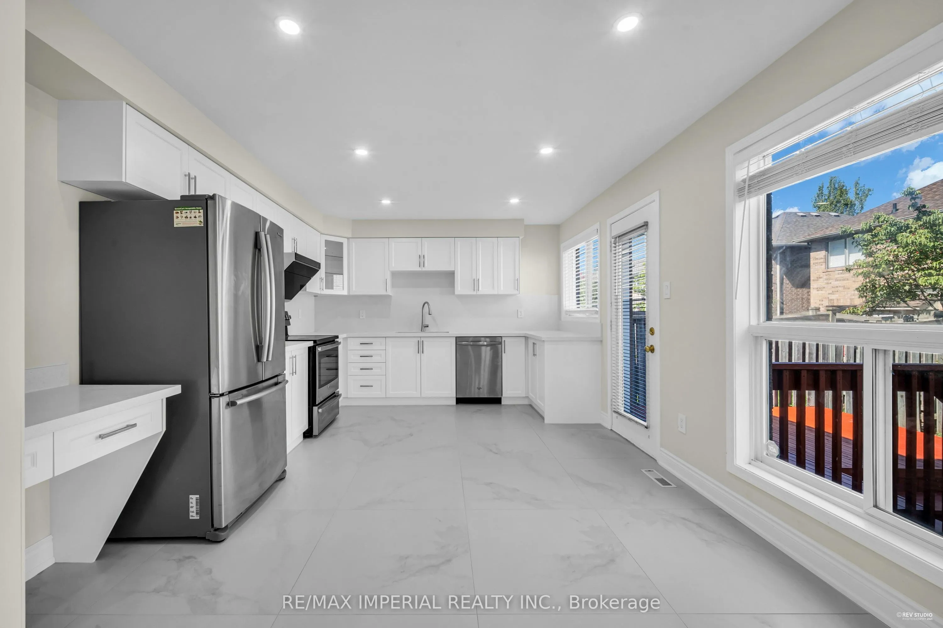 2436 Cornerbrooke Crescent
