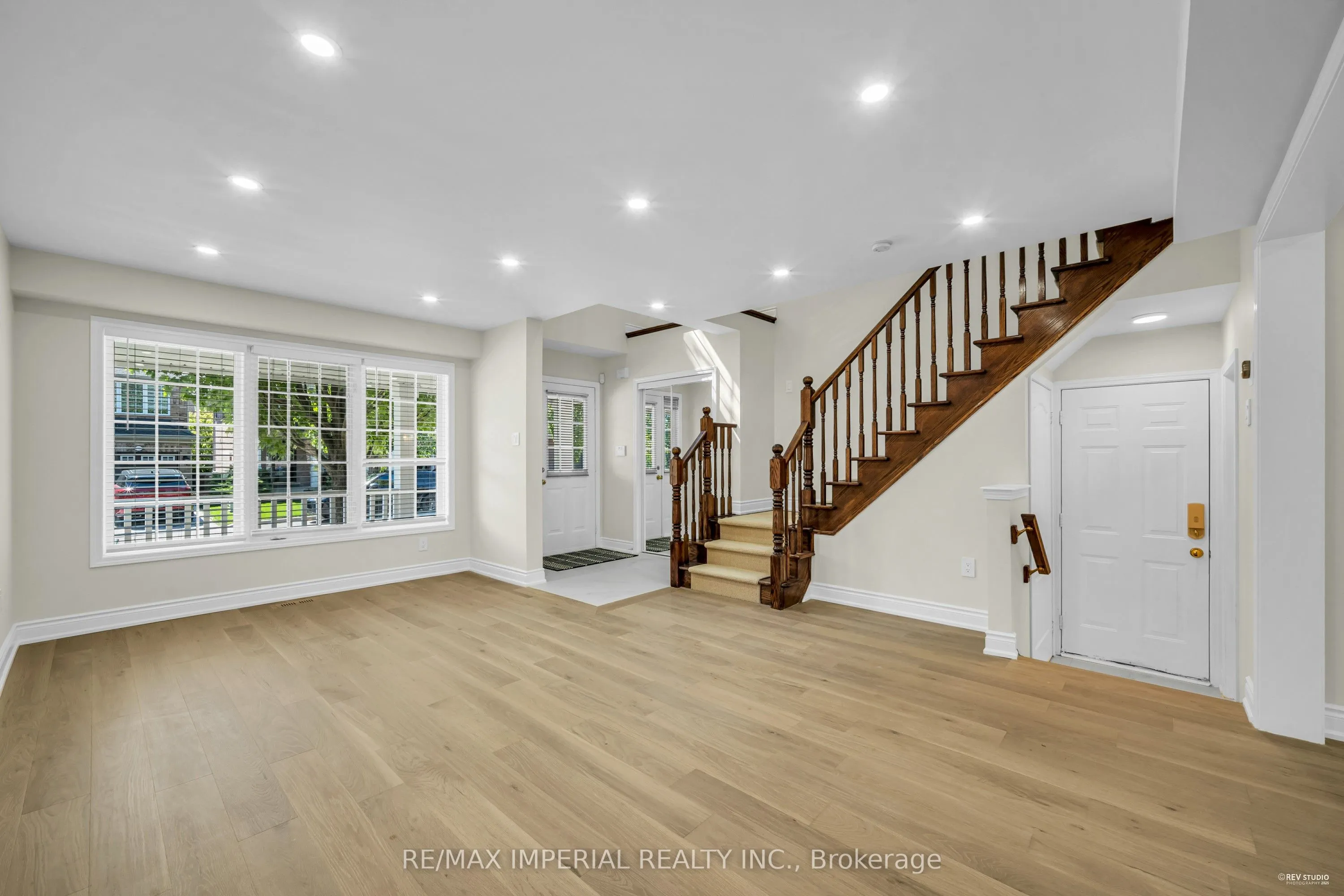 2436 Cornerbrooke Crescent