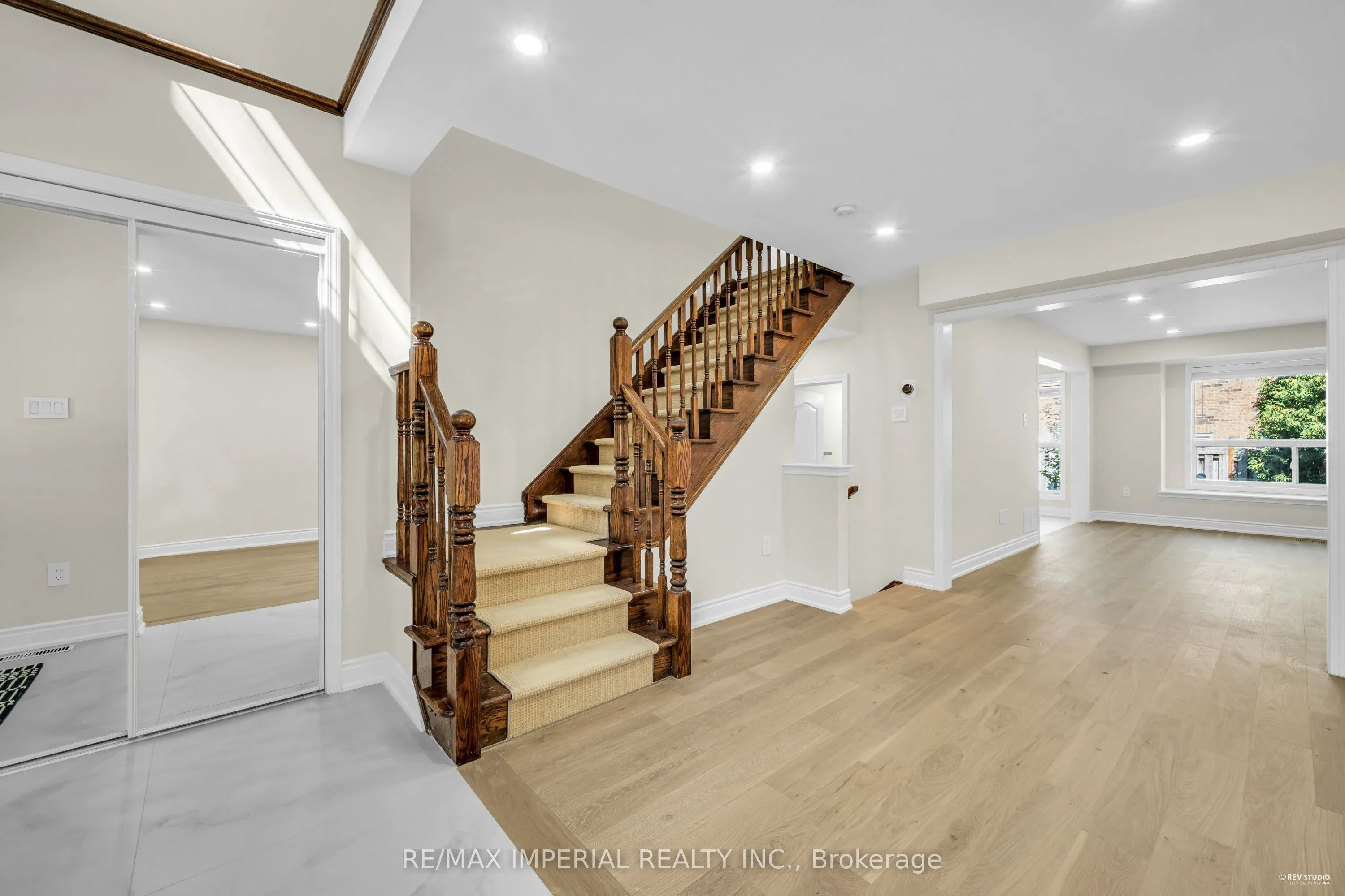 2436 Cornerbrooke Crescent