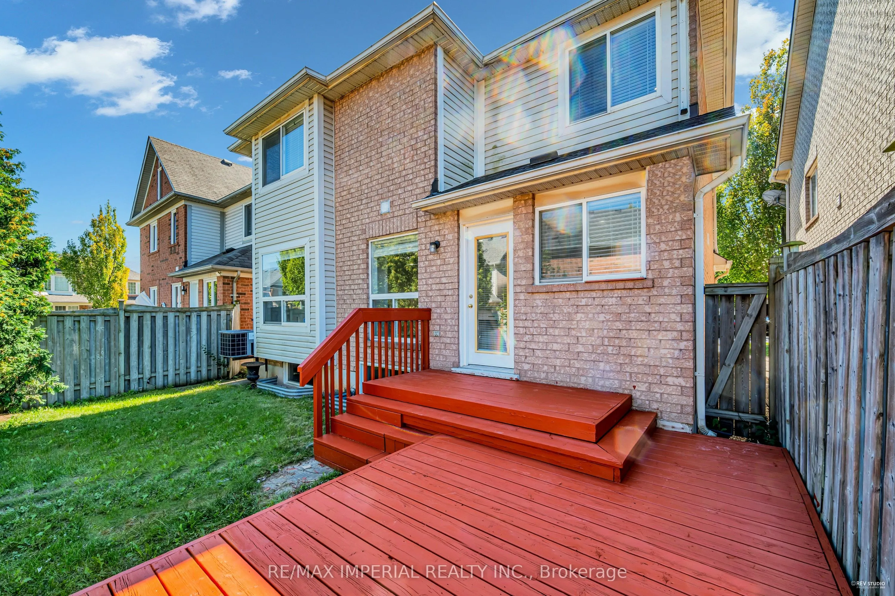 2436 Cornerbrooke Crescent
