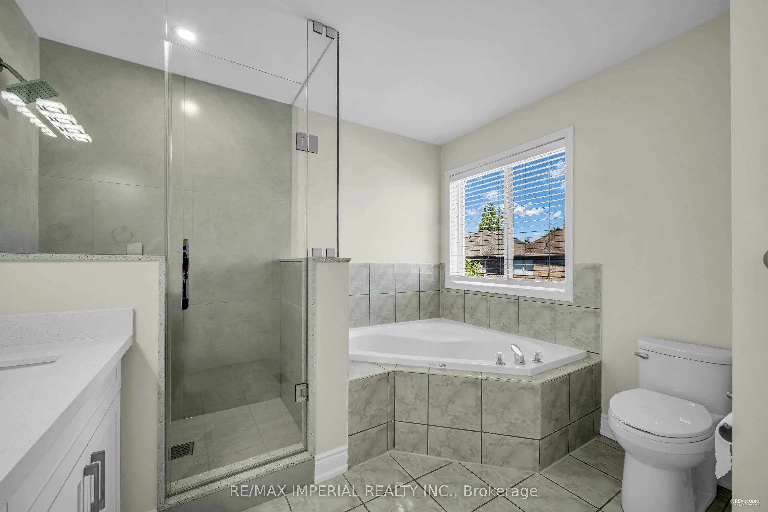 2436 Cornerbrooke Crescent