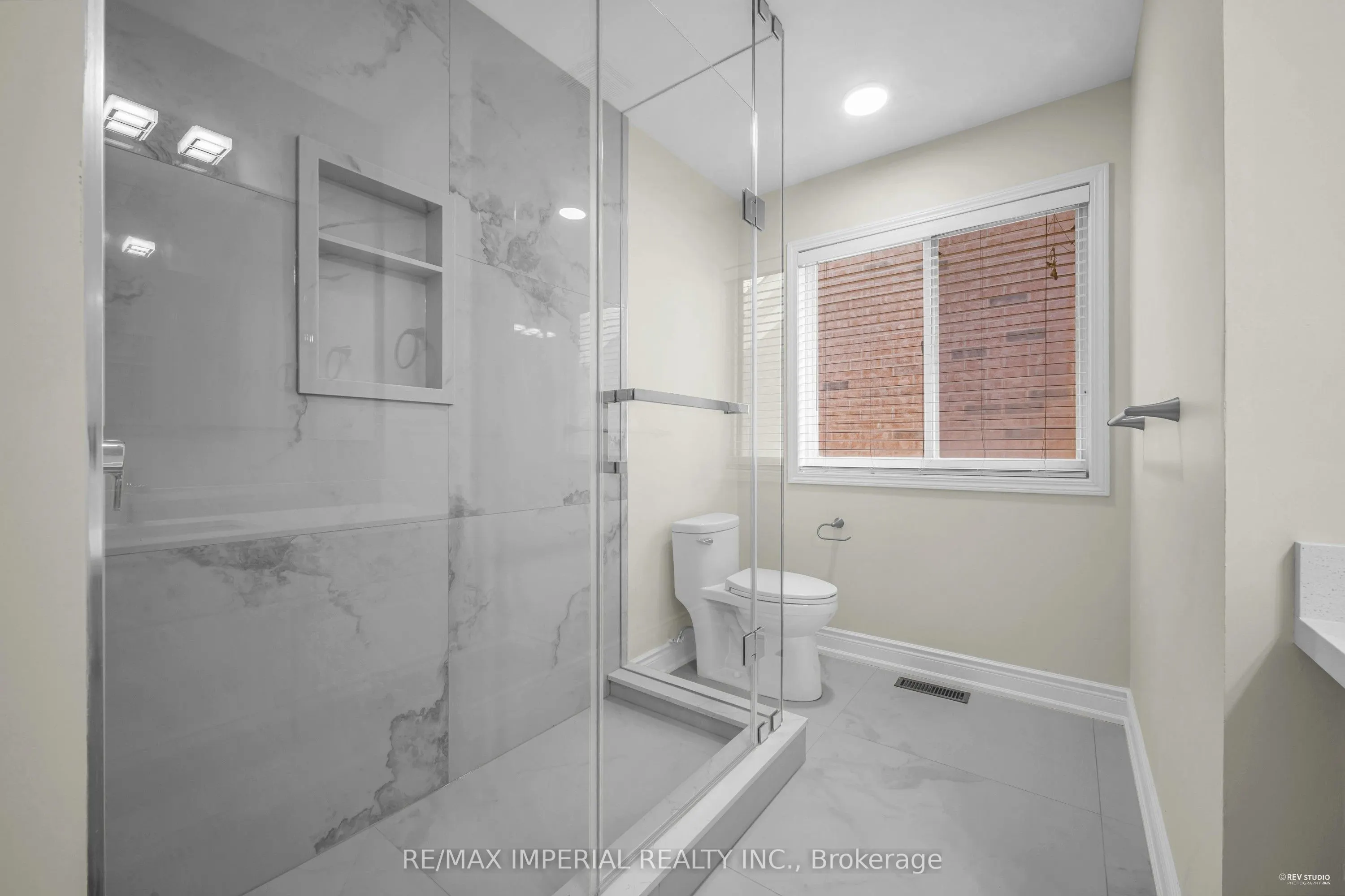 2436 Cornerbrooke Crescent