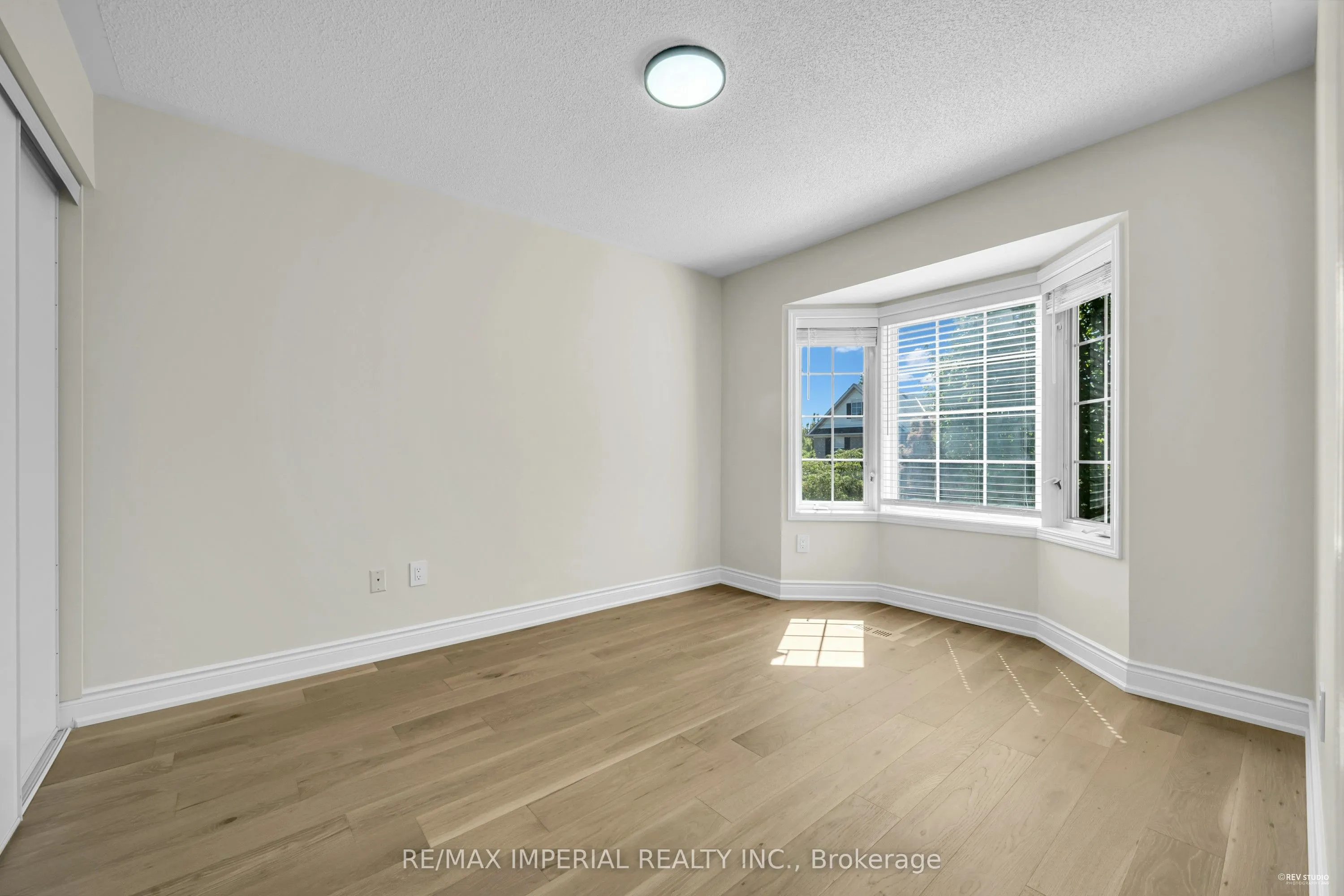 2436 Cornerbrooke Crescent