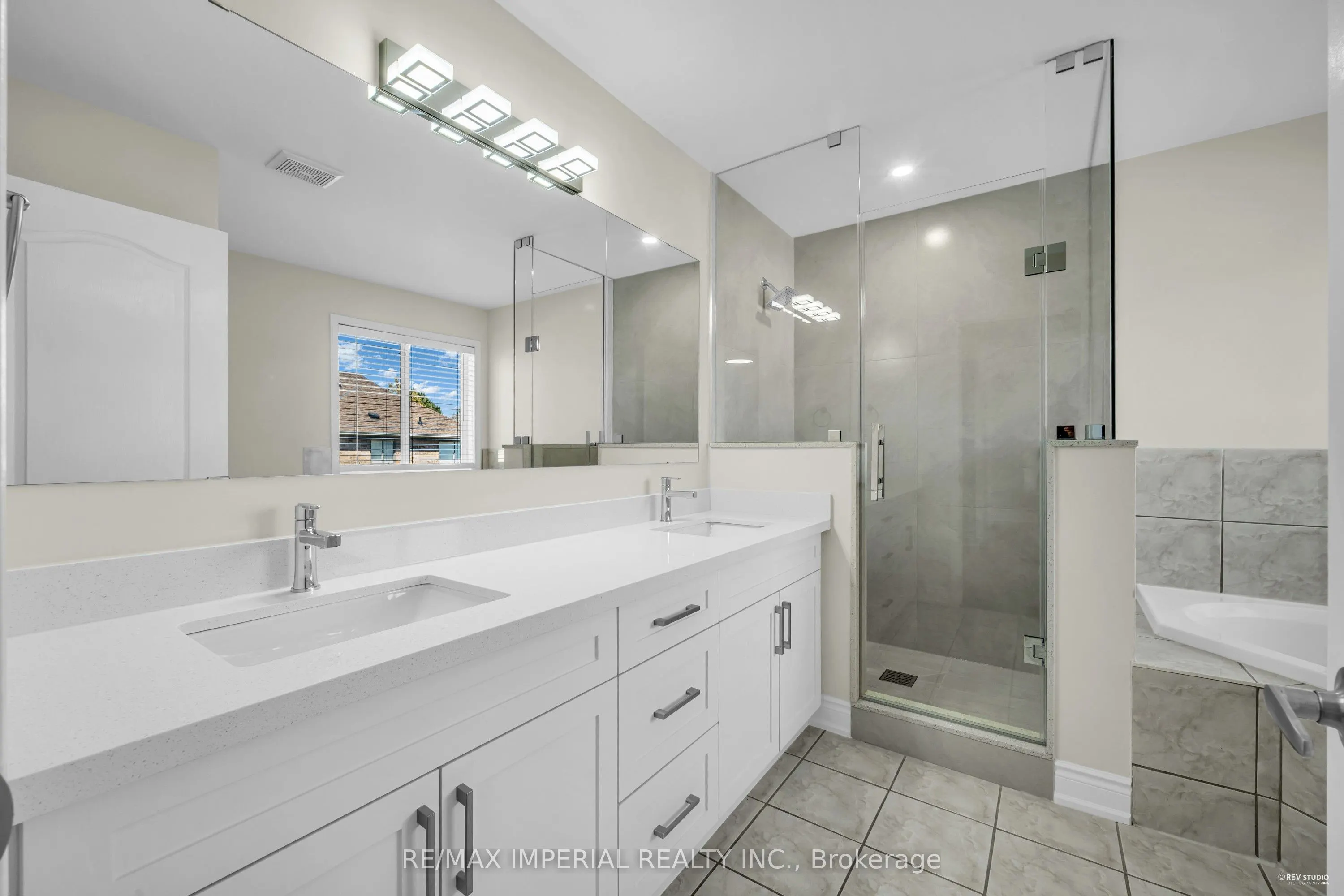 2436 Cornerbrooke Crescent