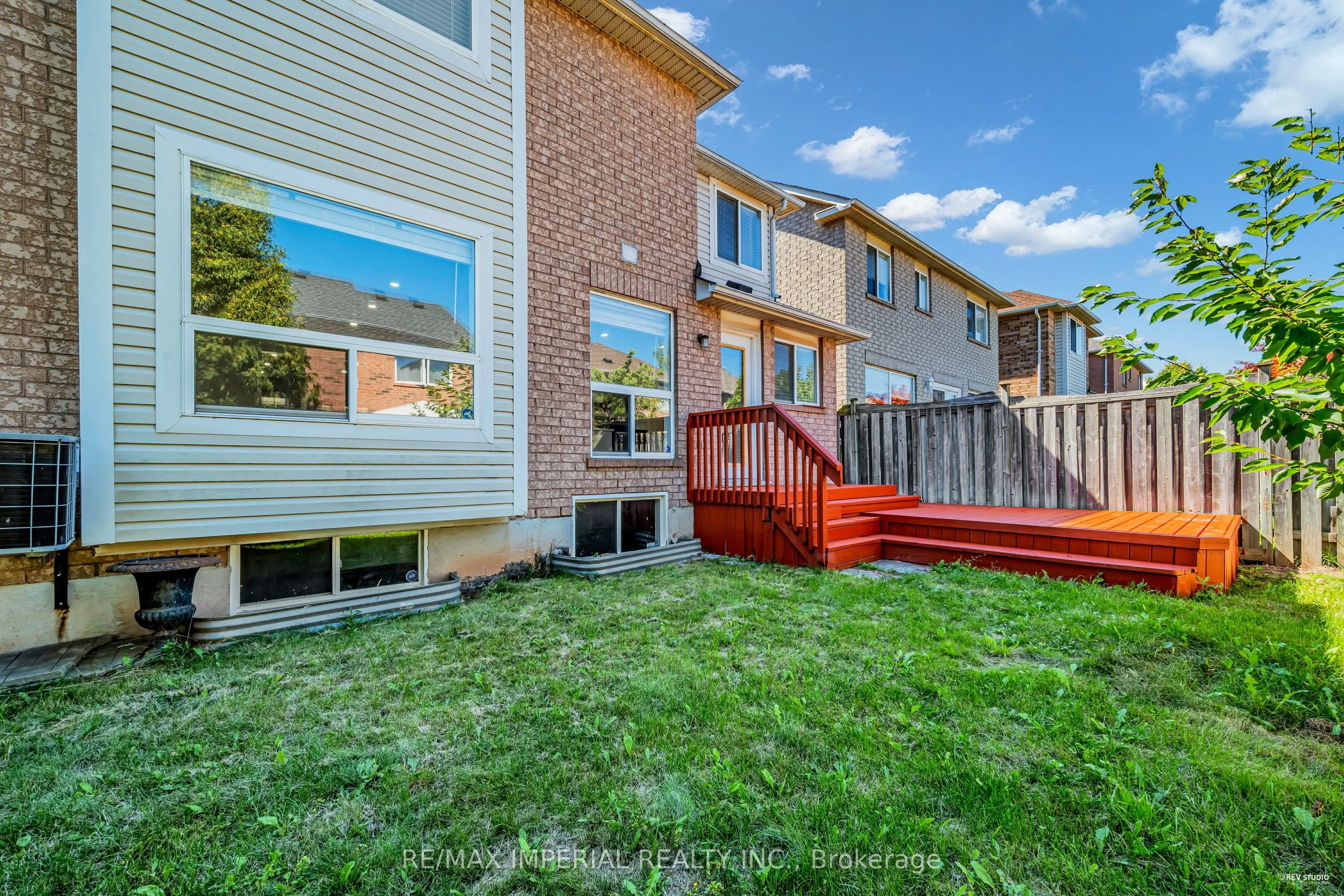 2436 Cornerbrooke Crescent