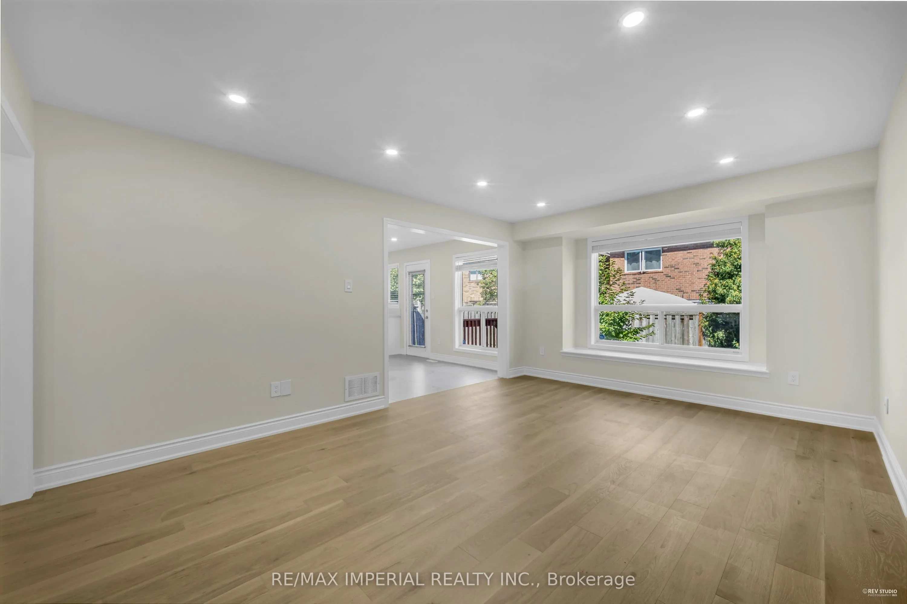 2436 Cornerbrooke Crescent