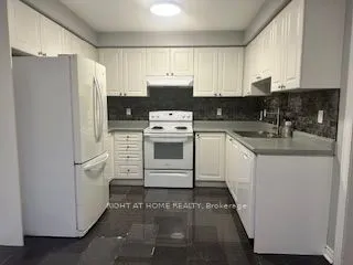 27 Bramcedar Crescent
