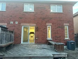 27 Bramcedar Crescent