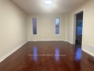27 Bramcedar Crescent