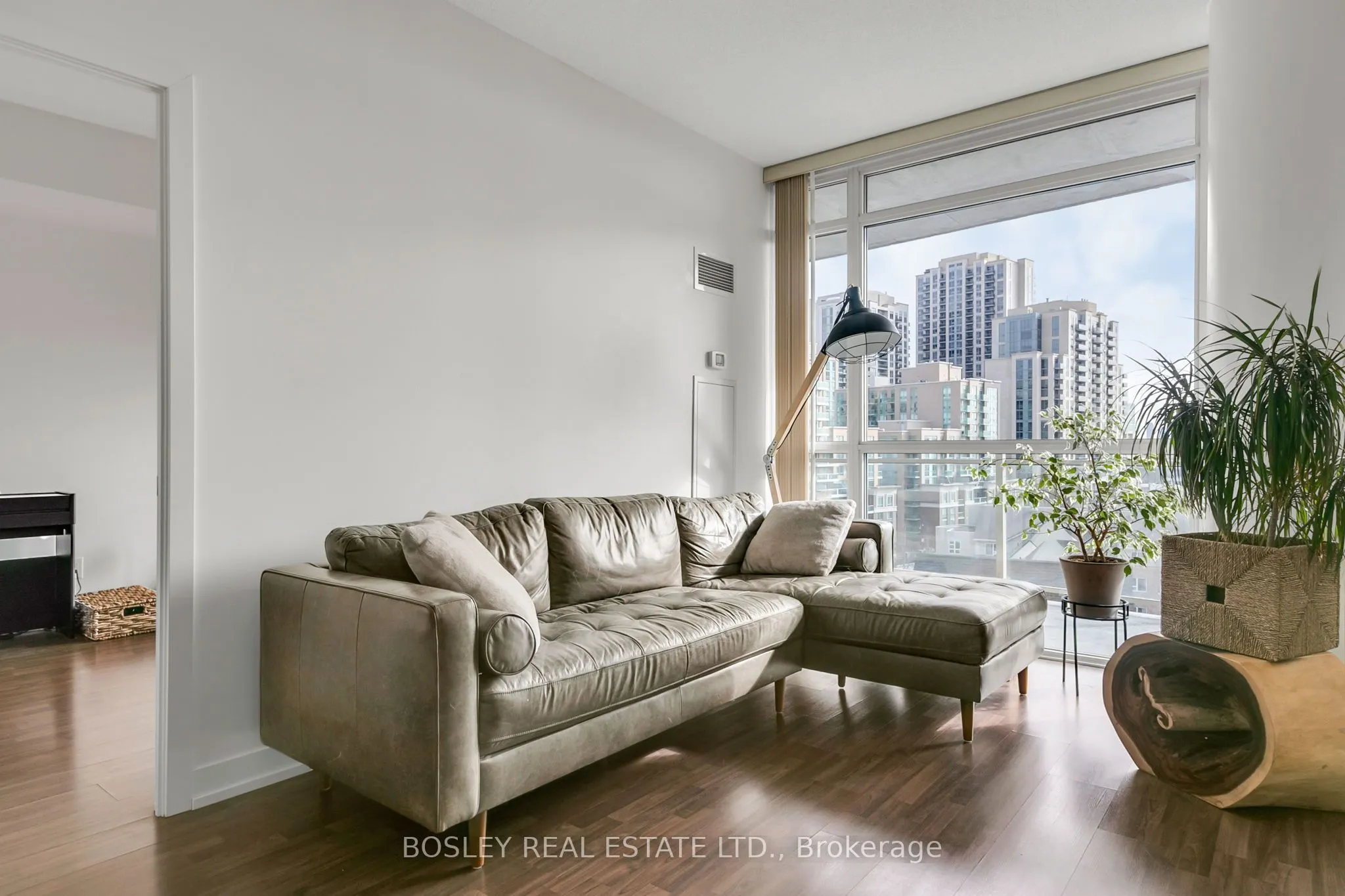 5101 Dundas Street W, #608