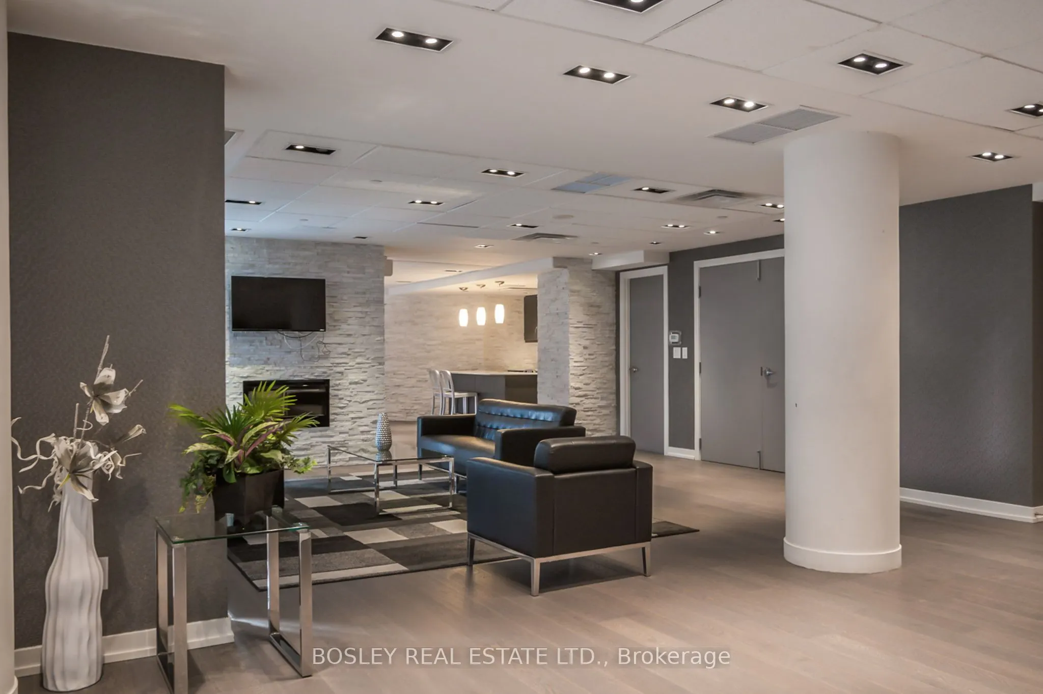 5101 Dundas Street W, #608