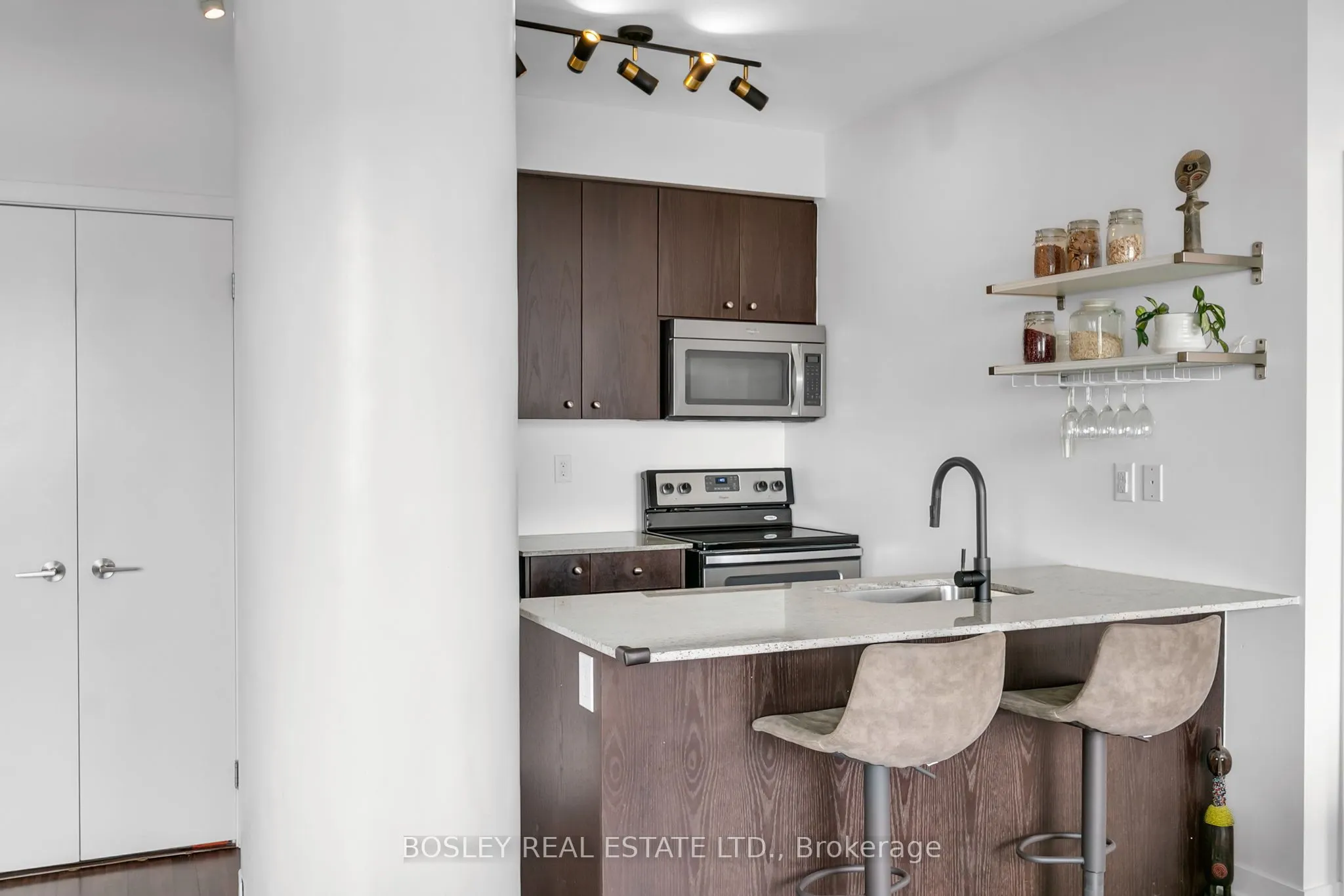 5101 Dundas Street W, #608