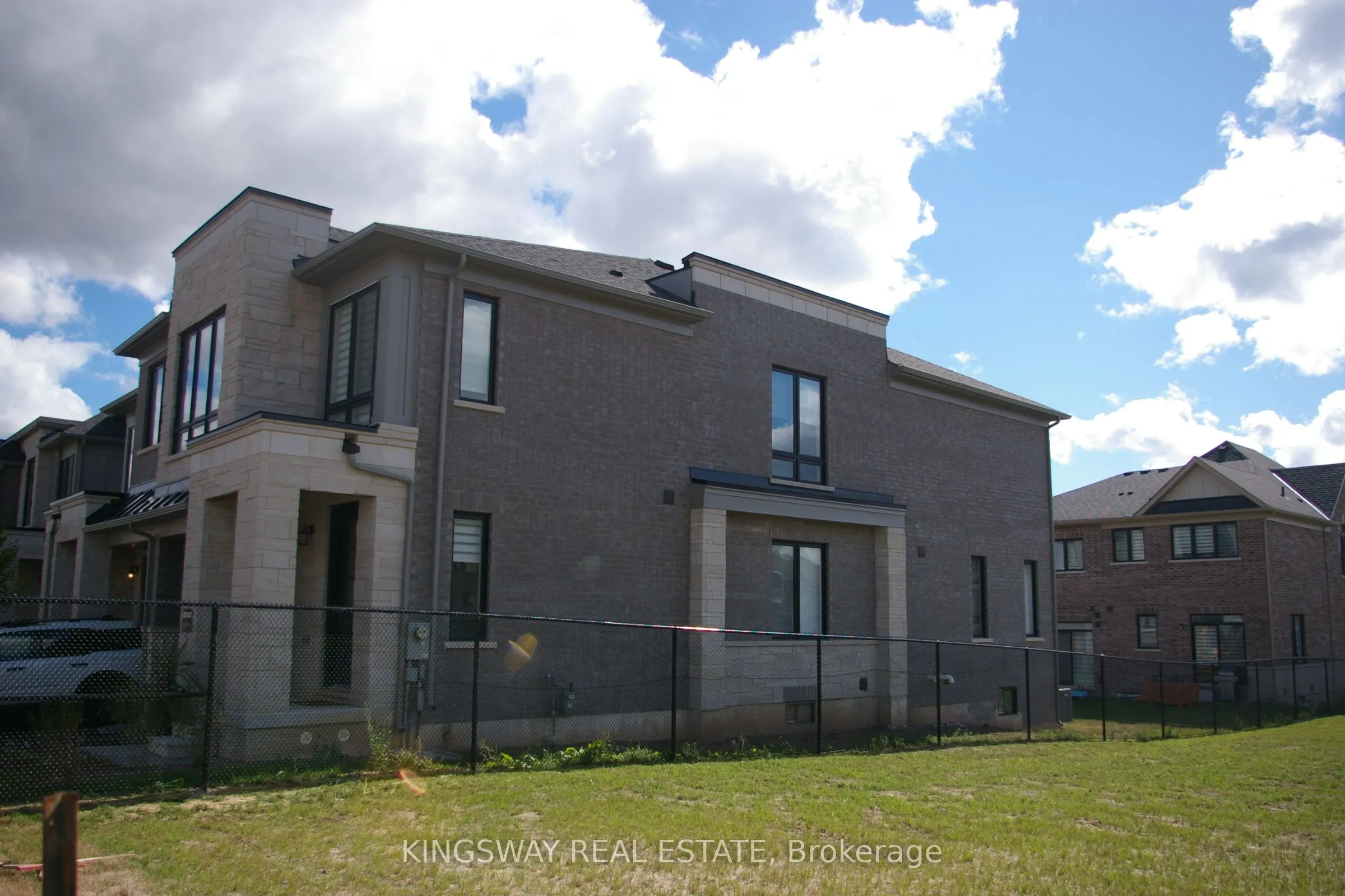 1412 National Common Avenue