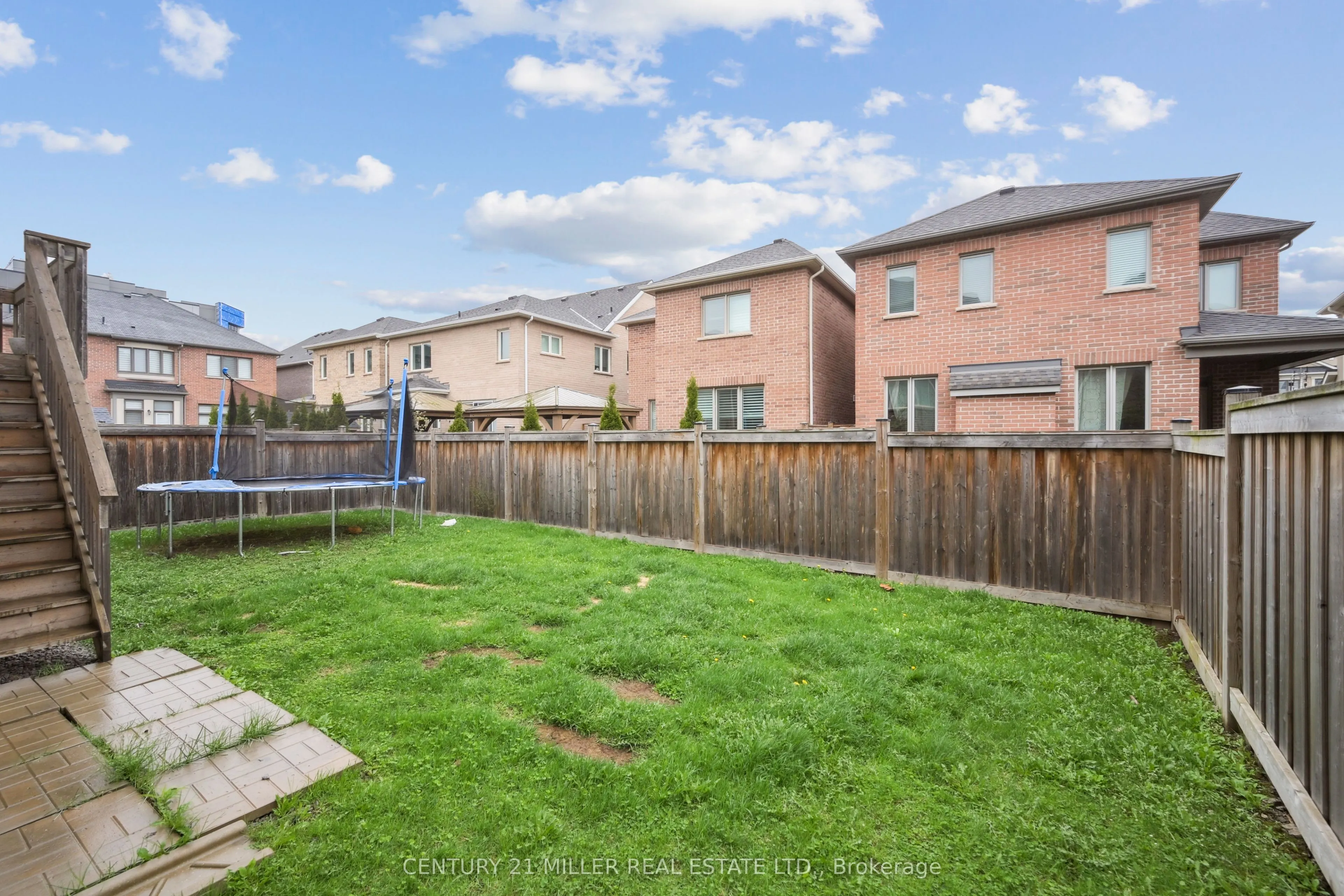 252 Wisteria Way