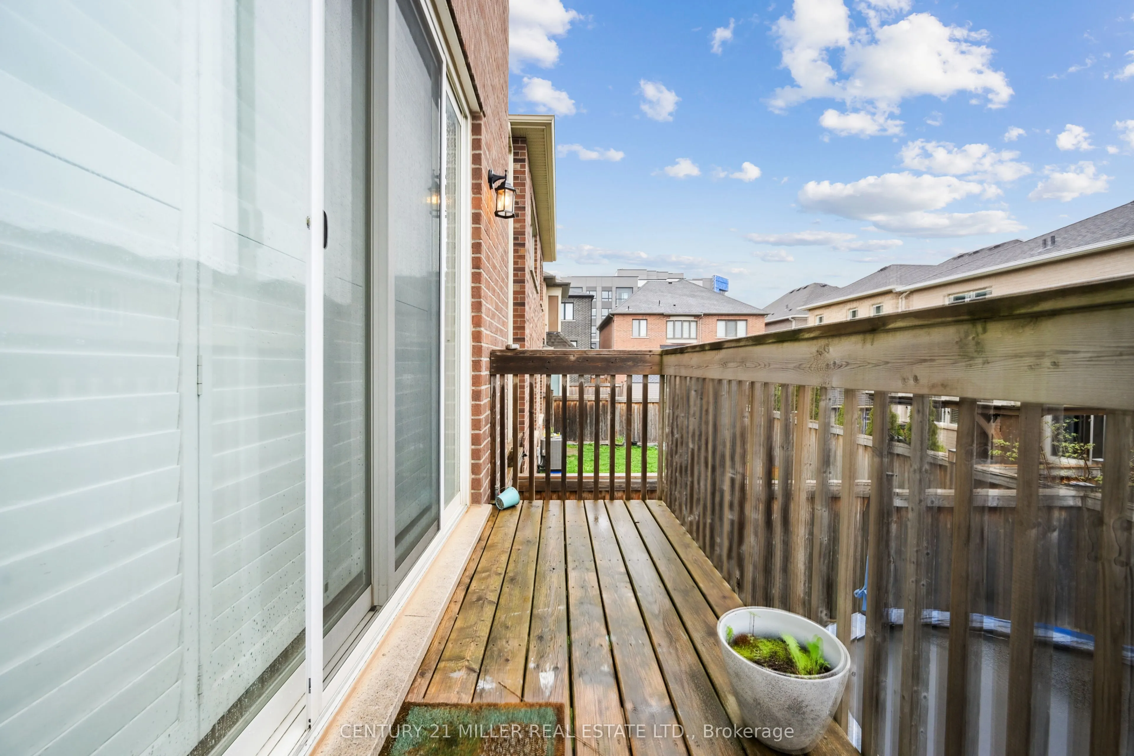 252 Wisteria Way