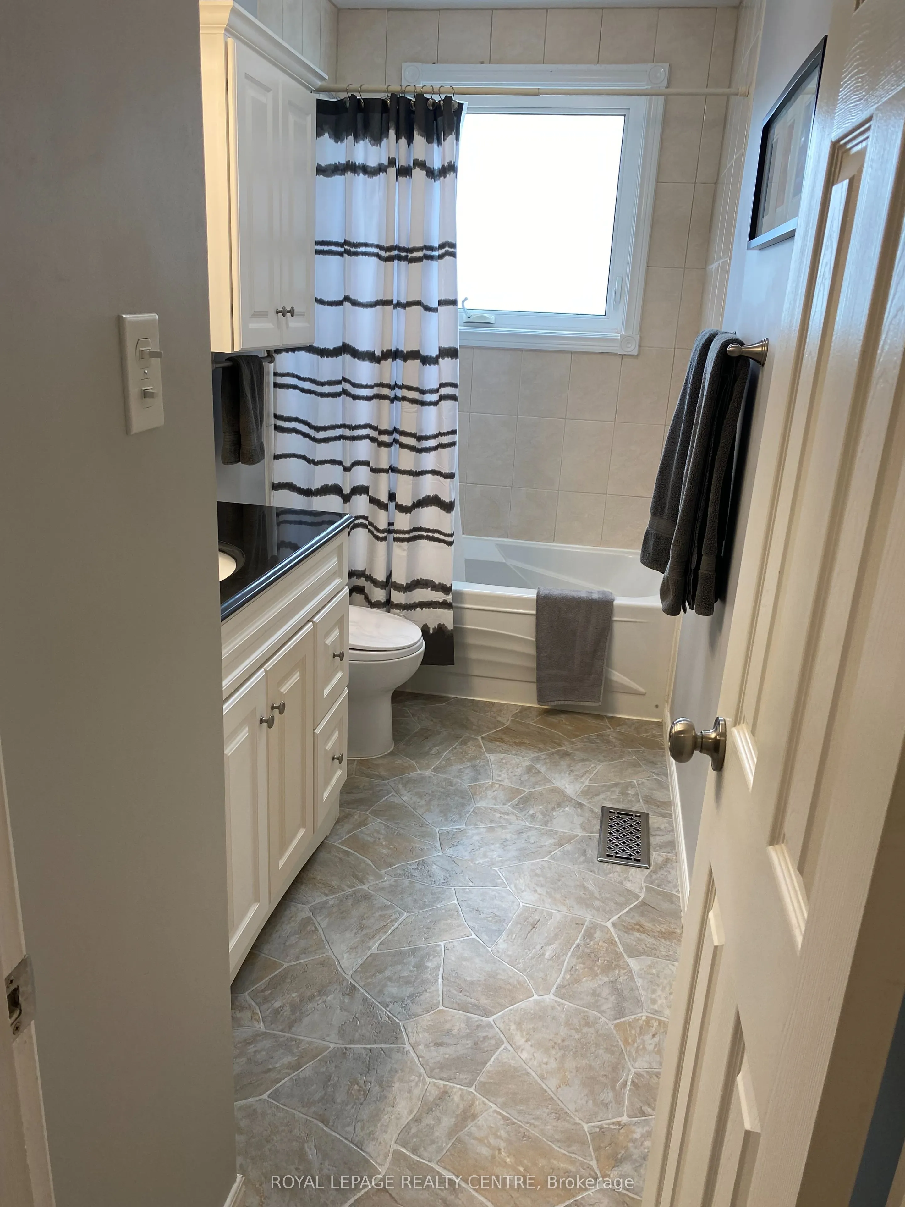 35 Aintree Crescent