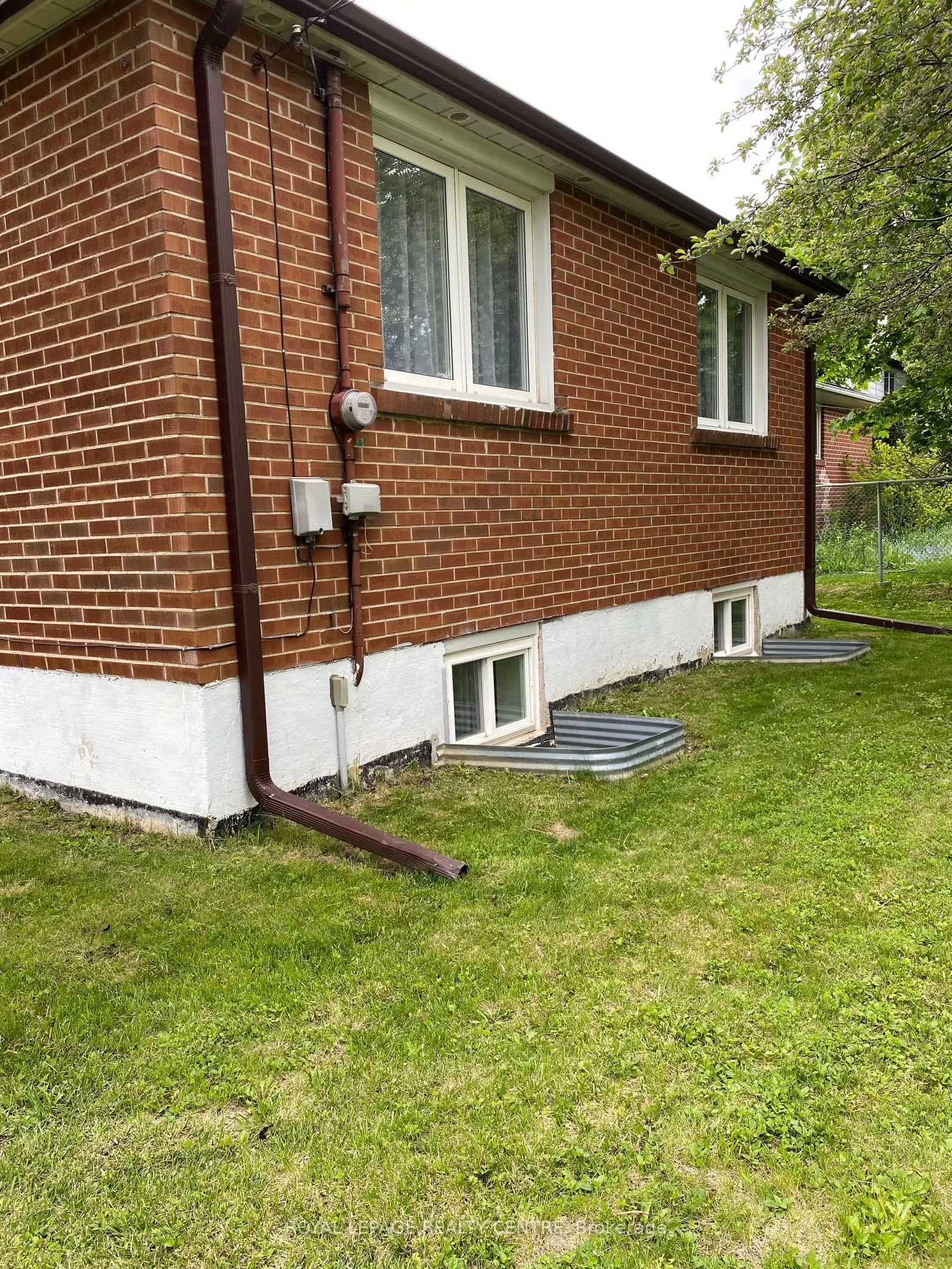 35 Aintree Crescent