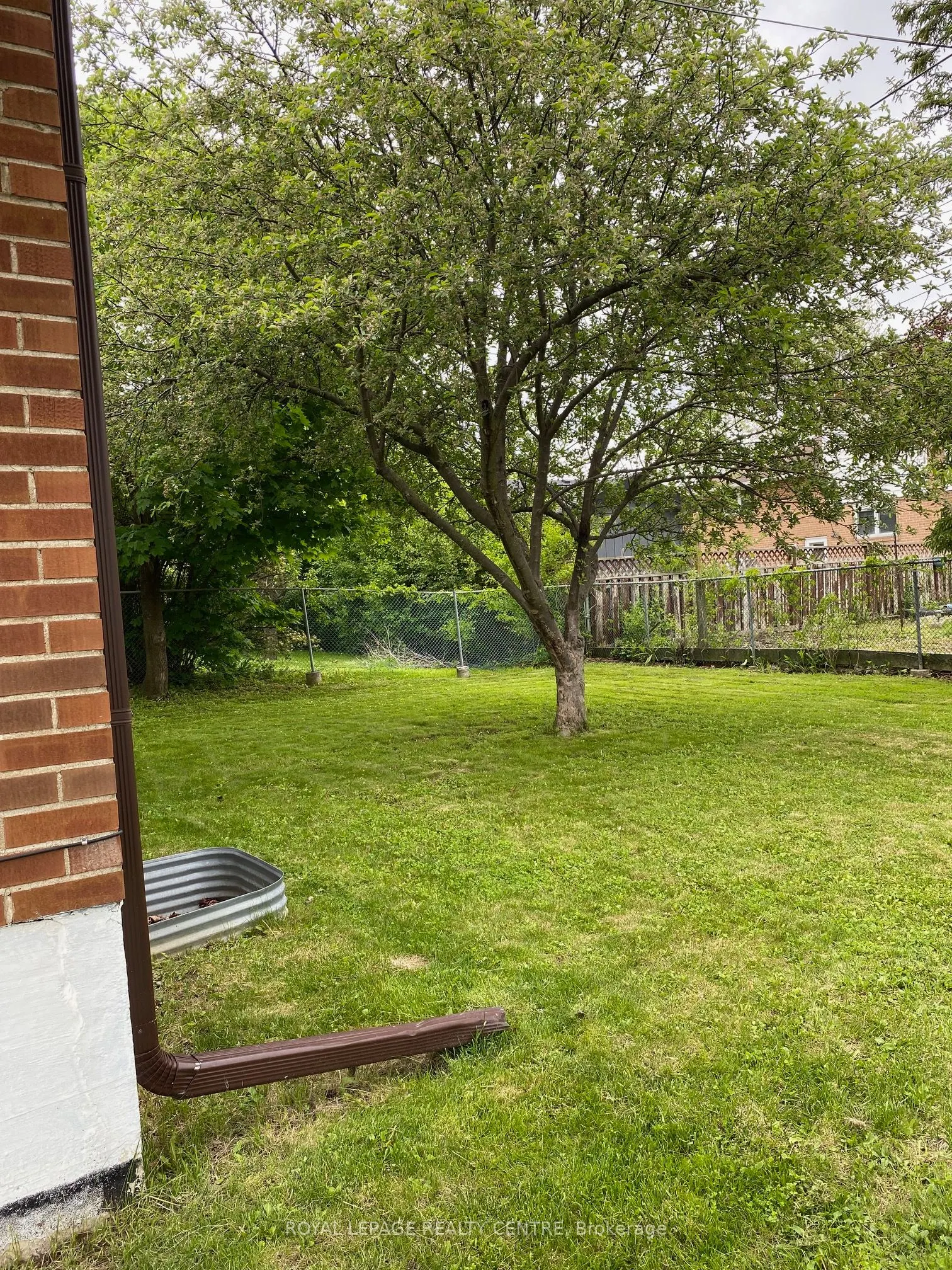 35 Aintree Crescent