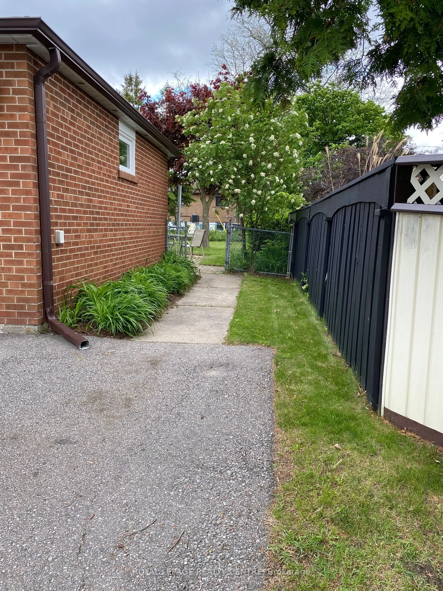 35 Aintree Crescent