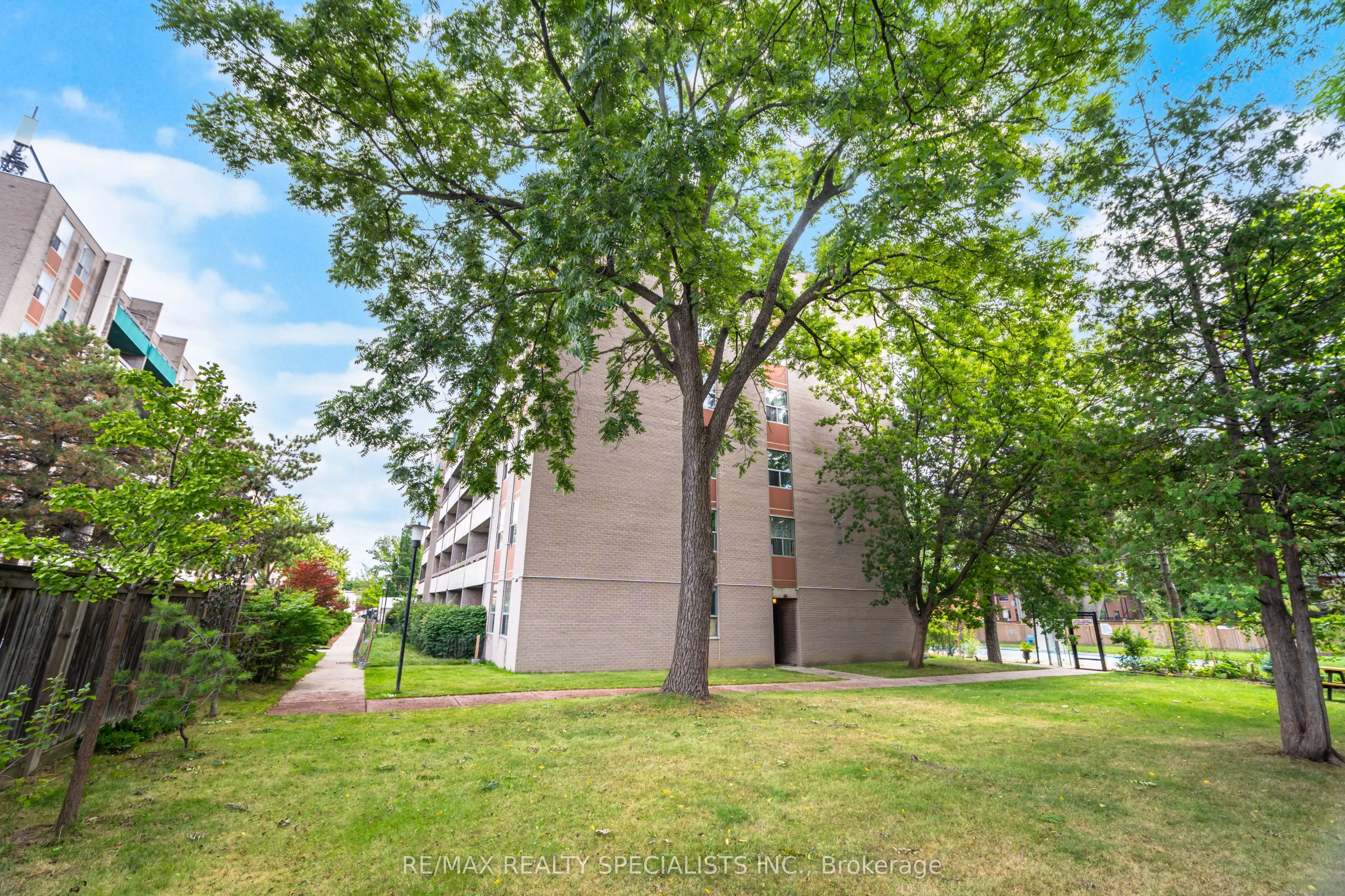 3625 Lake Shore Boulevard, #206