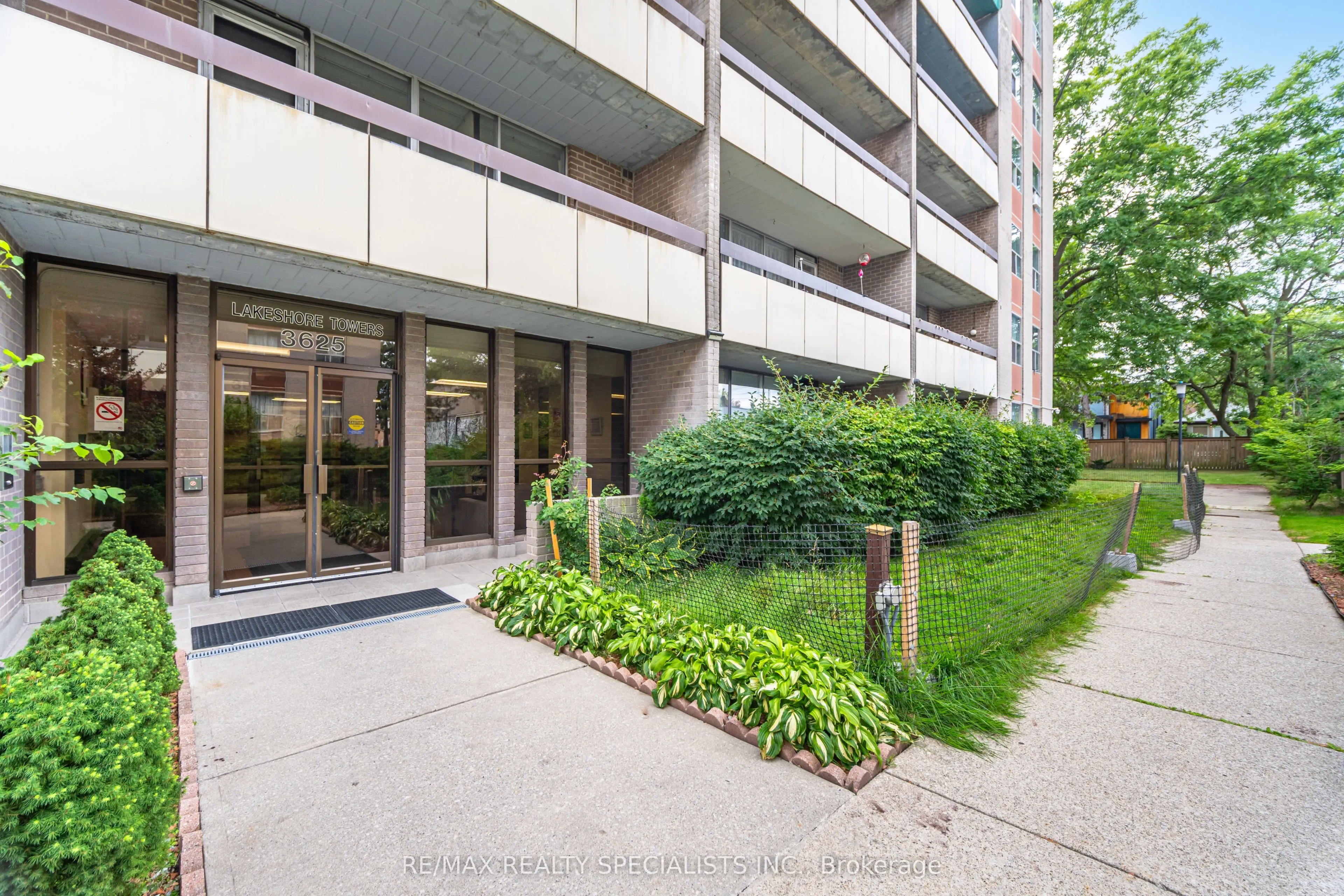 3625 Lake Shore Boulevard, #206