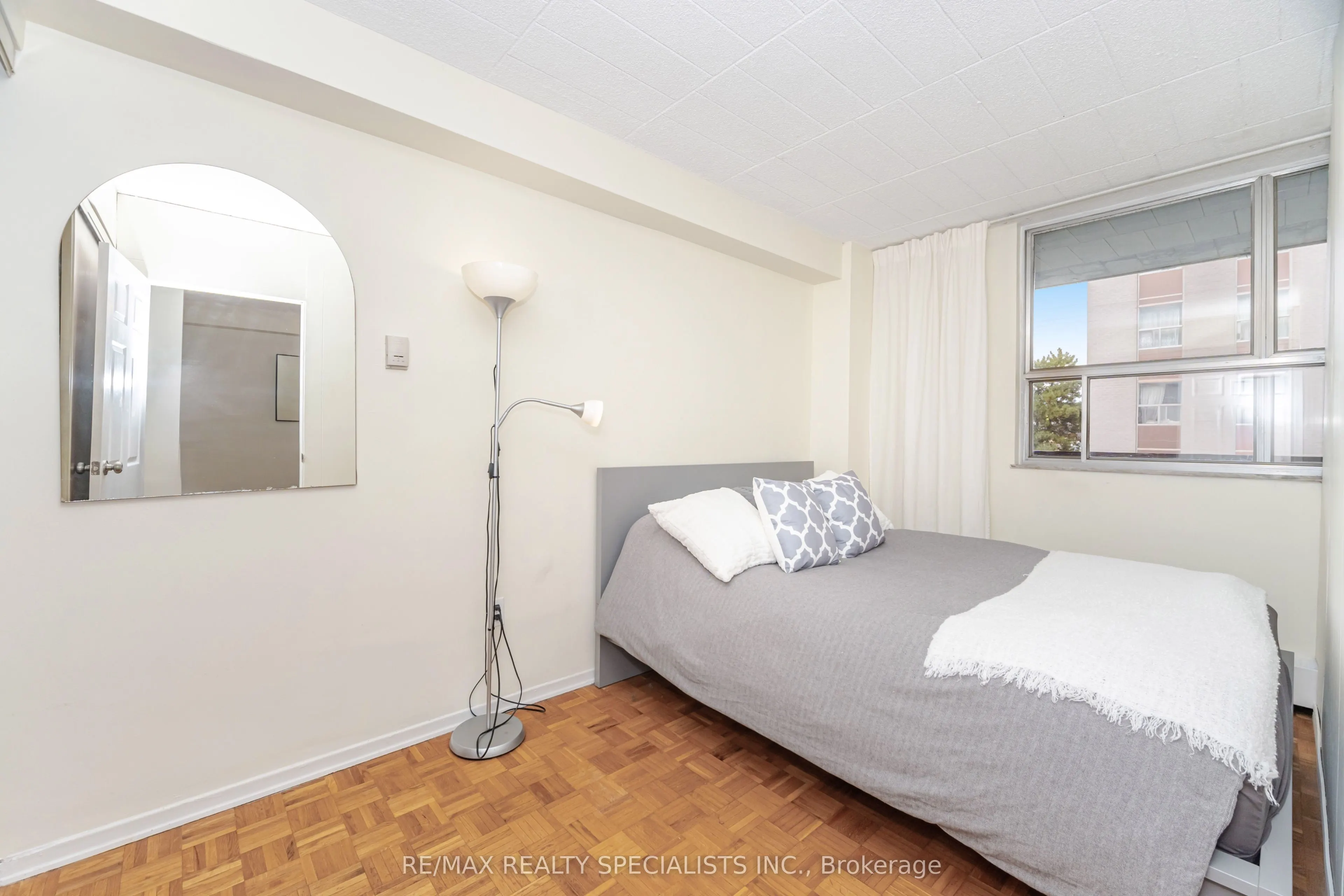 3625 Lake Shore Boulevard, #206