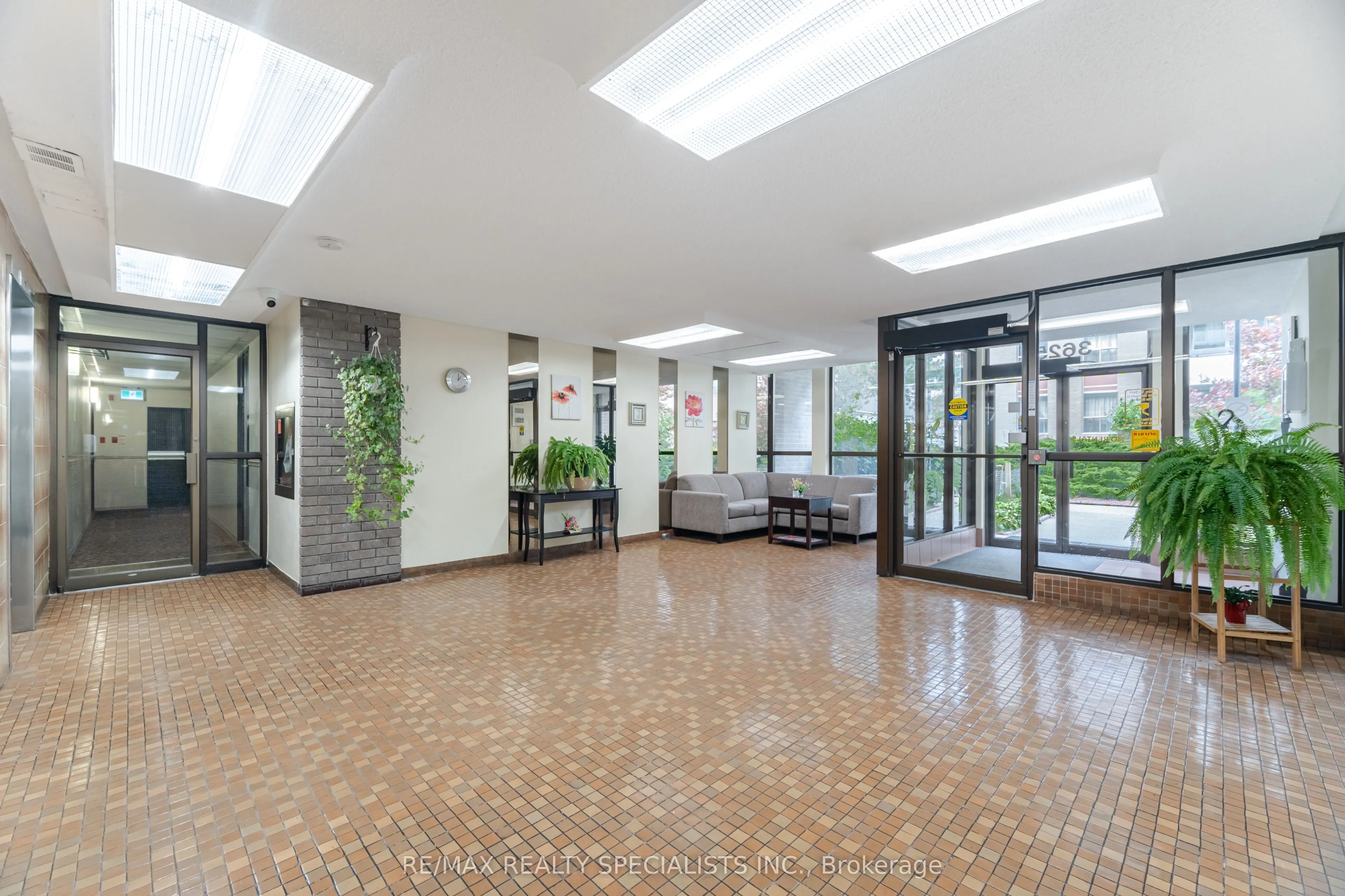 3625 Lake Shore Boulevard, #206