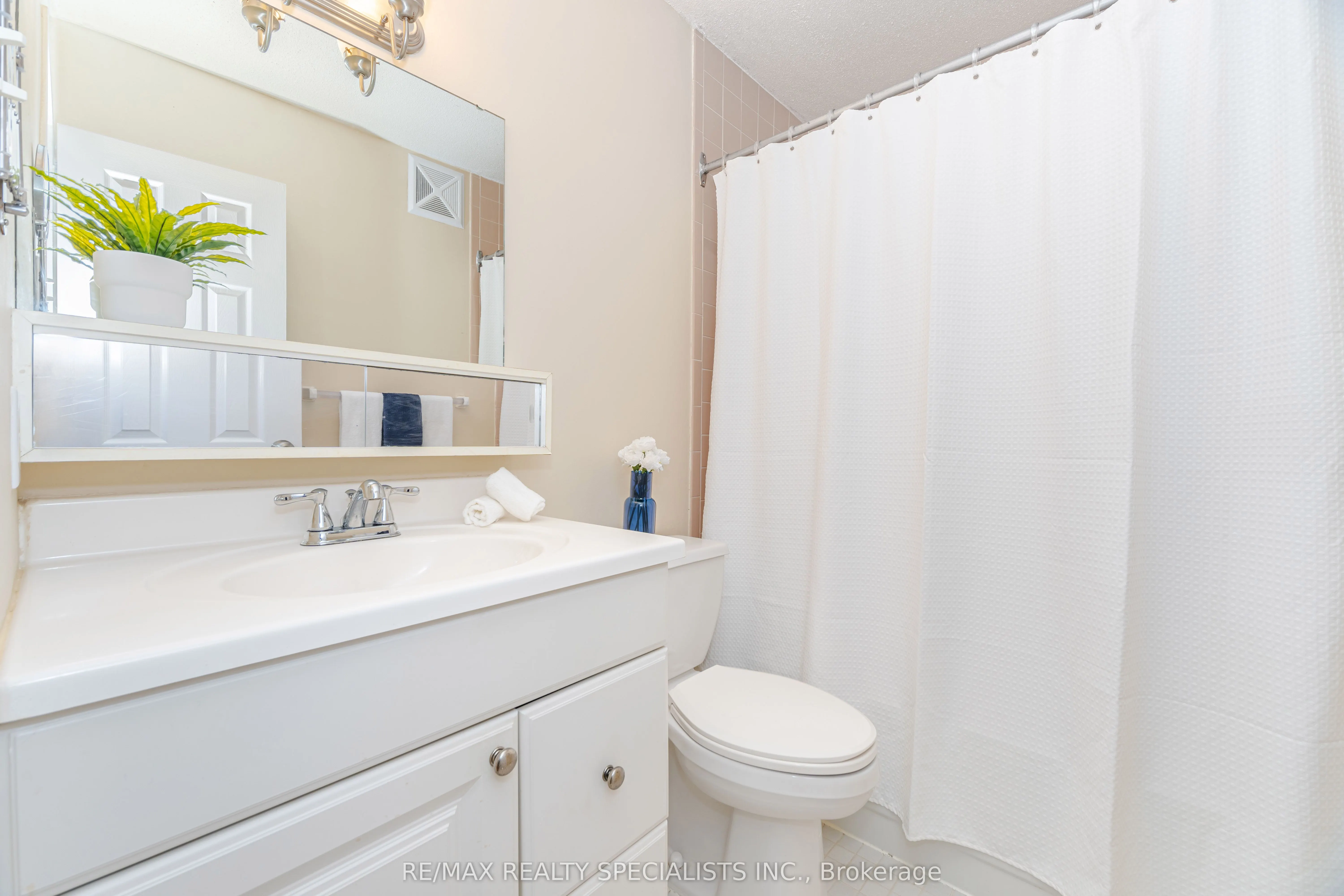 3625 Lake Shore Boulevard, #206