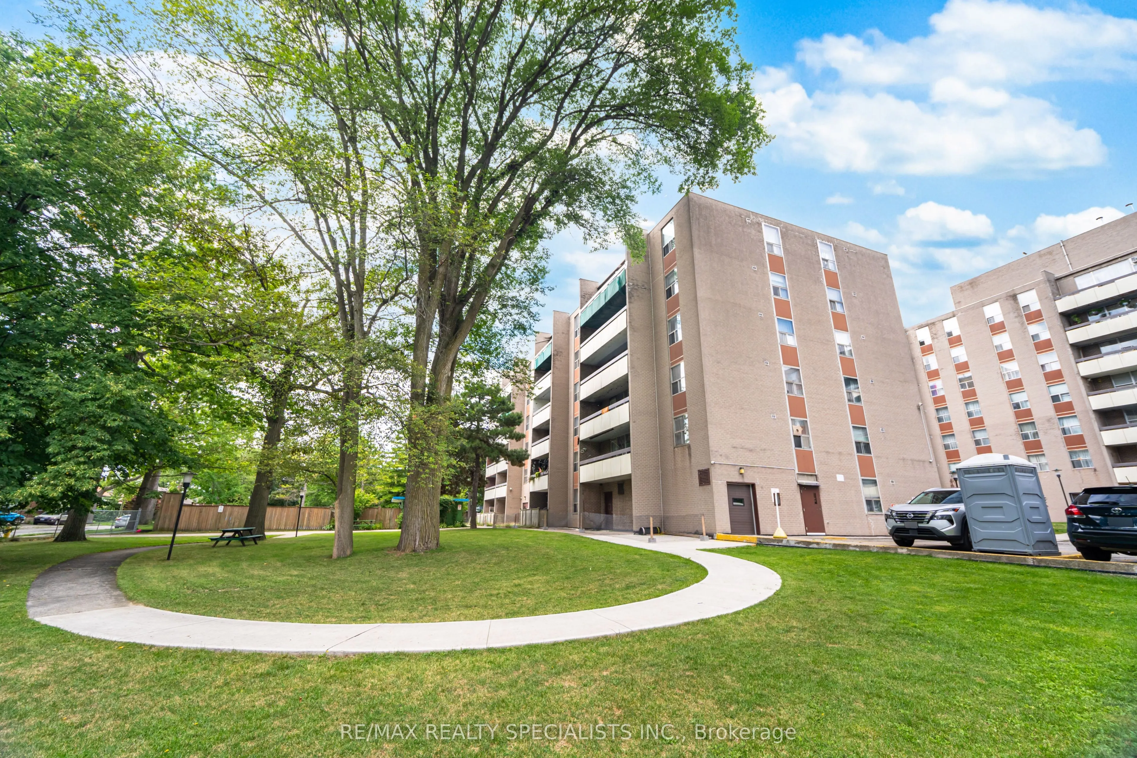 3625 Lake Shore Boulevard, #206