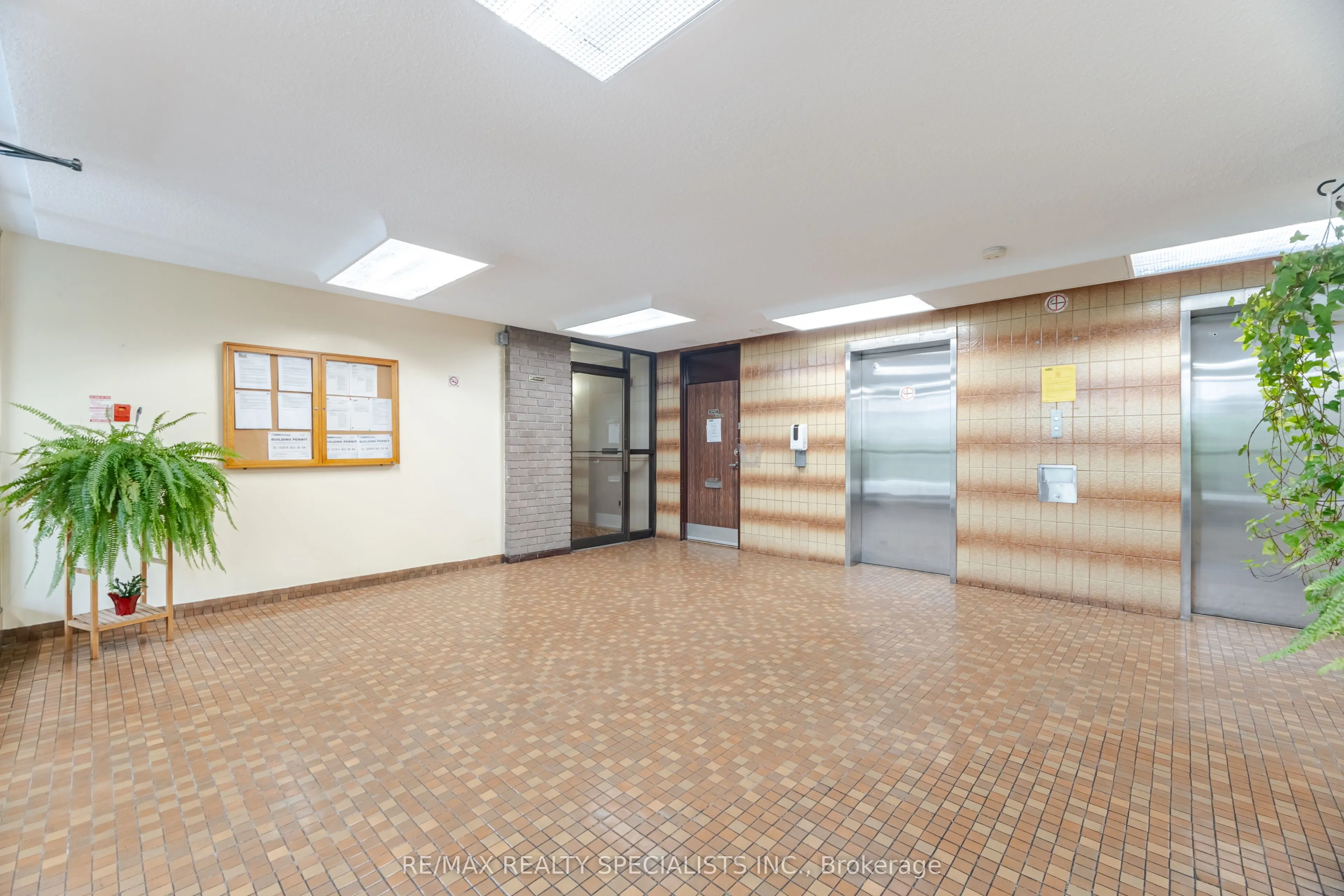 3625 Lake Shore Boulevard, #206