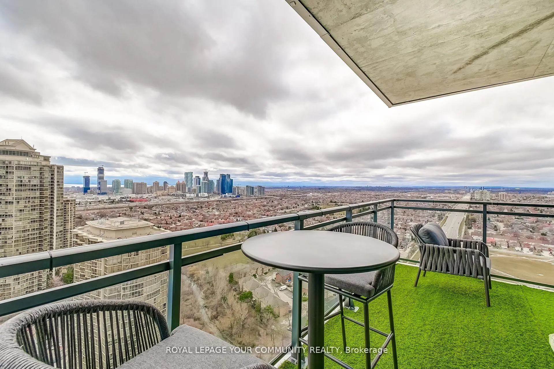 75 Eglinton Avenue W, #2702