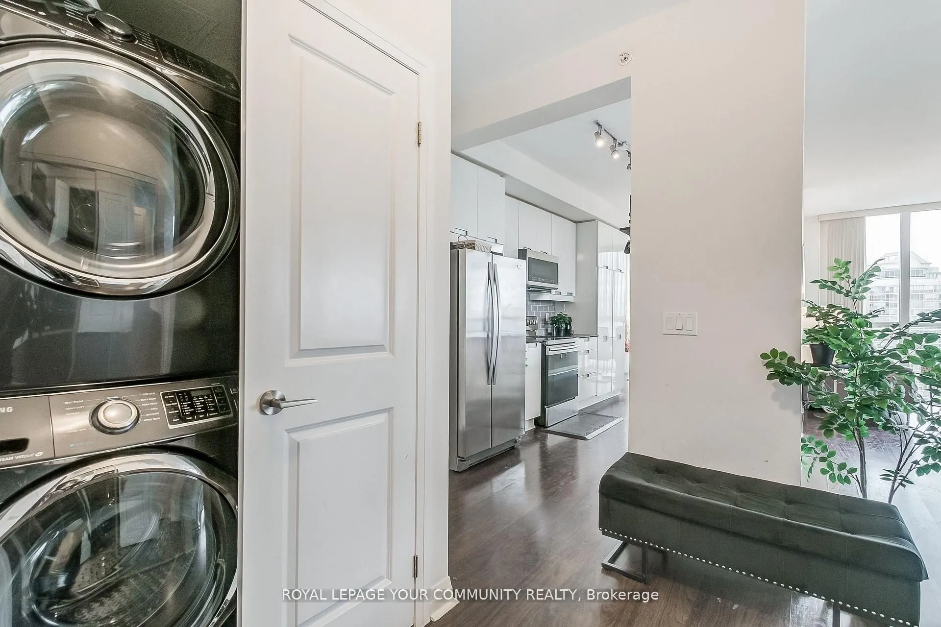 75 Eglinton Avenue W, #2702