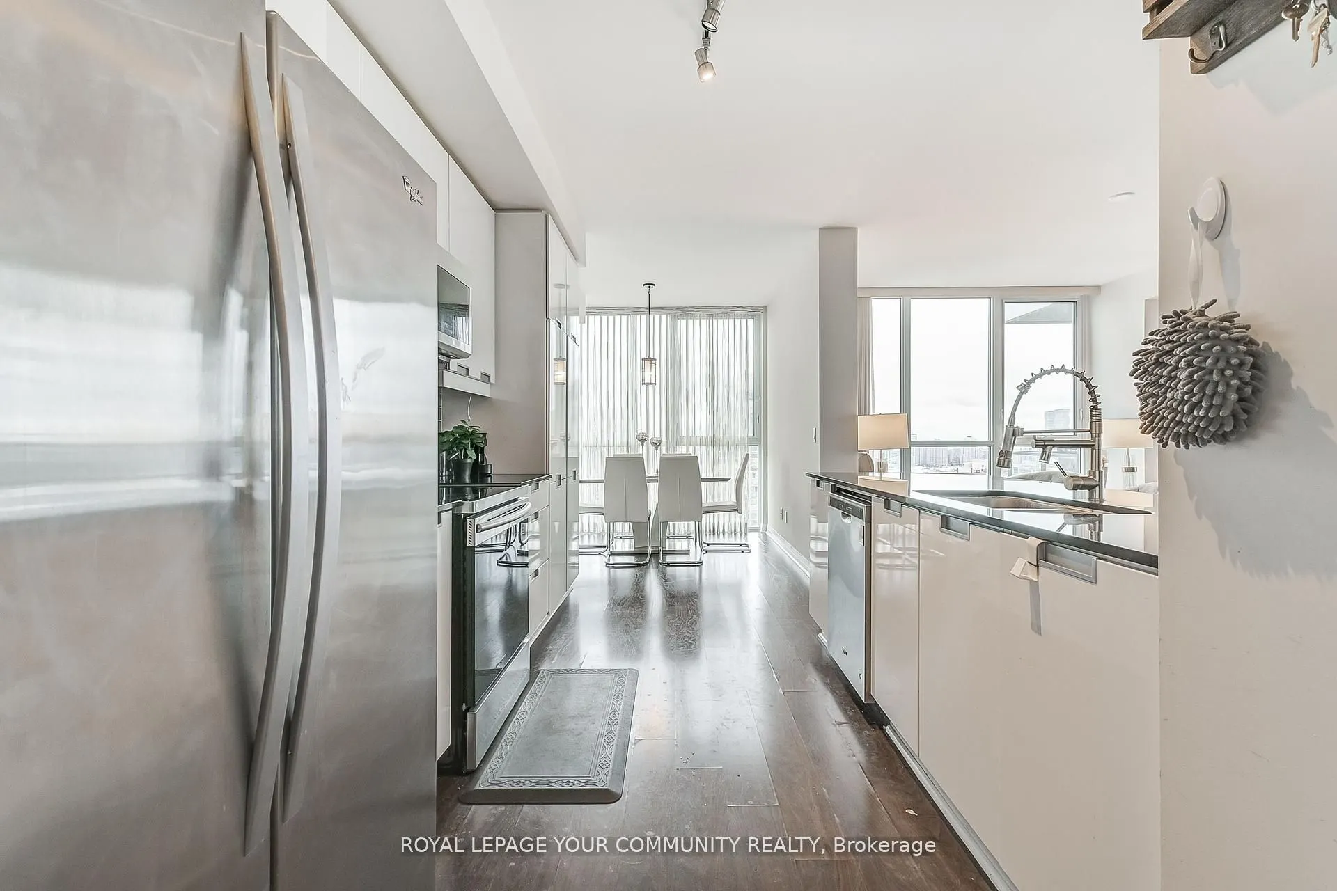 75 Eglinton Avenue W, #2702