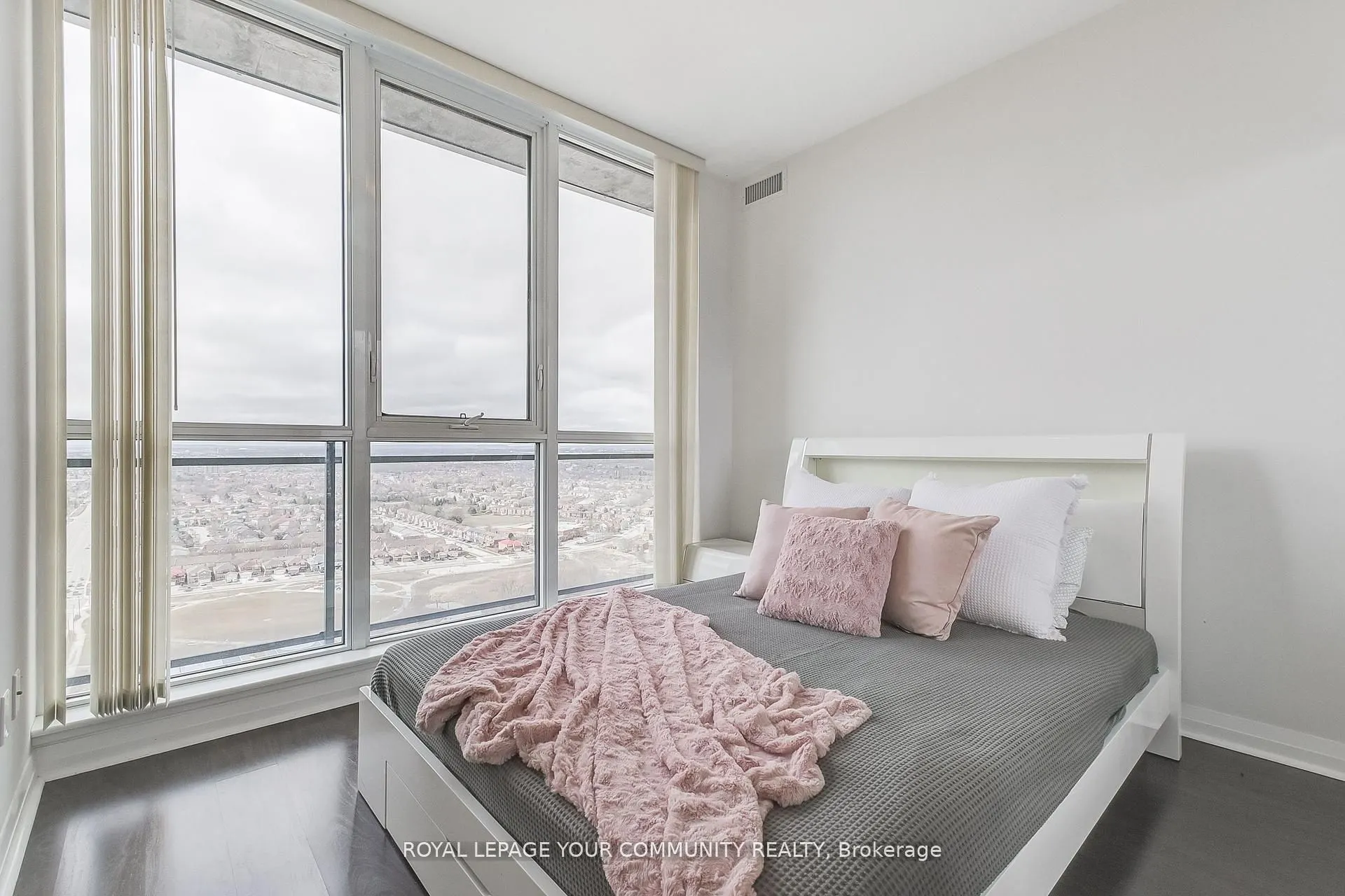 75 Eglinton Avenue W, #2702
