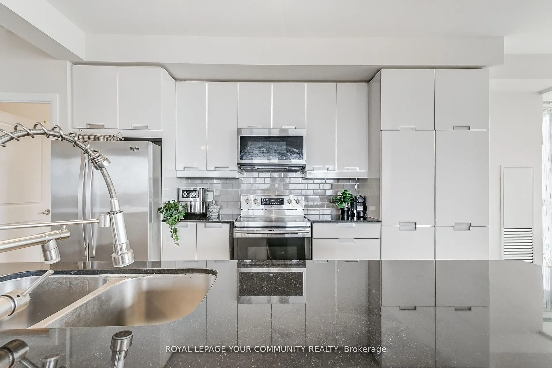 75 Eglinton Avenue W, #2702