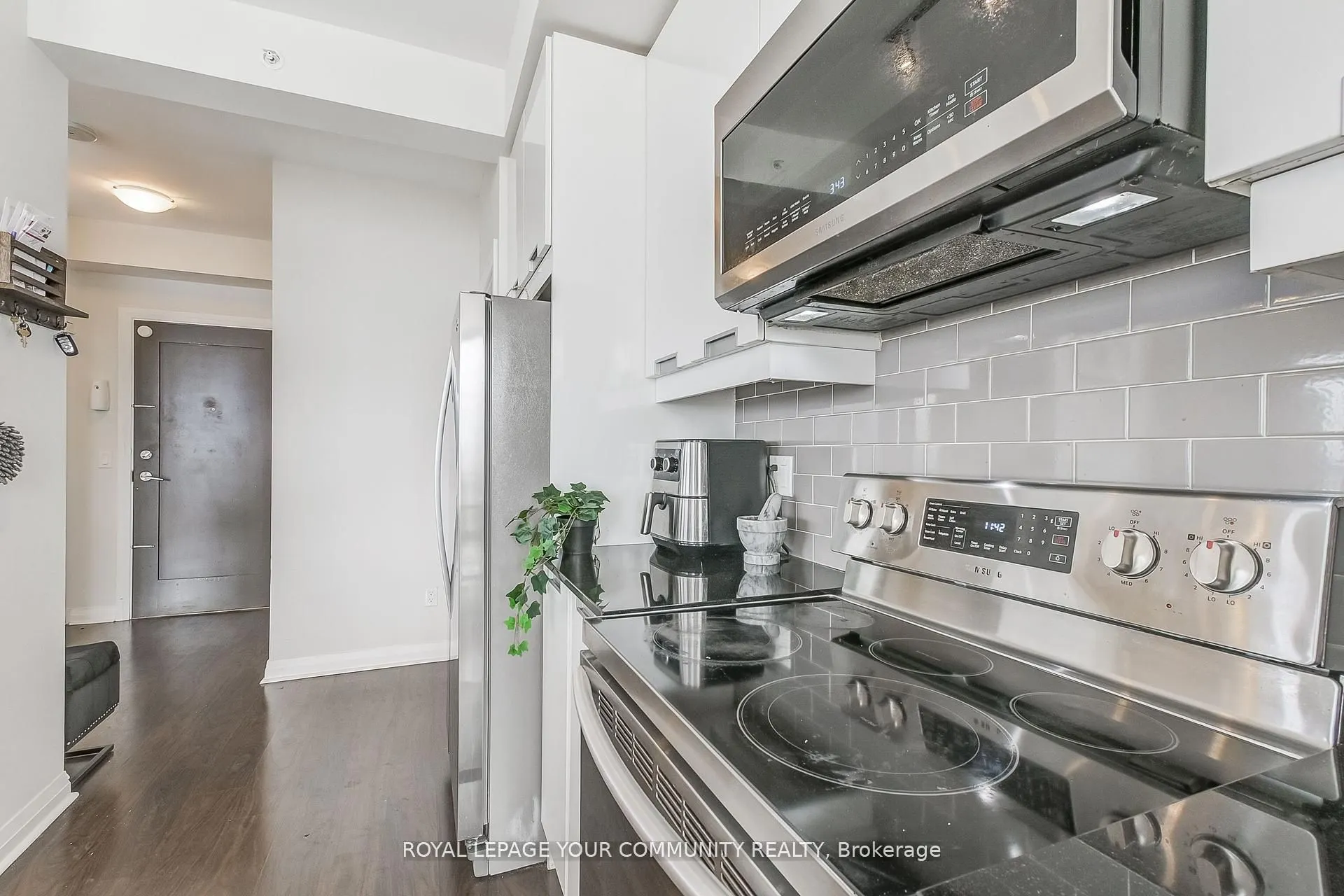 75 Eglinton Avenue W, #2702