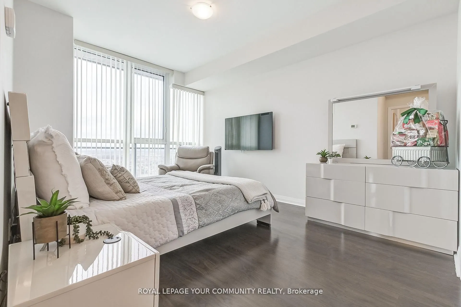 75 Eglinton Avenue W, #2702