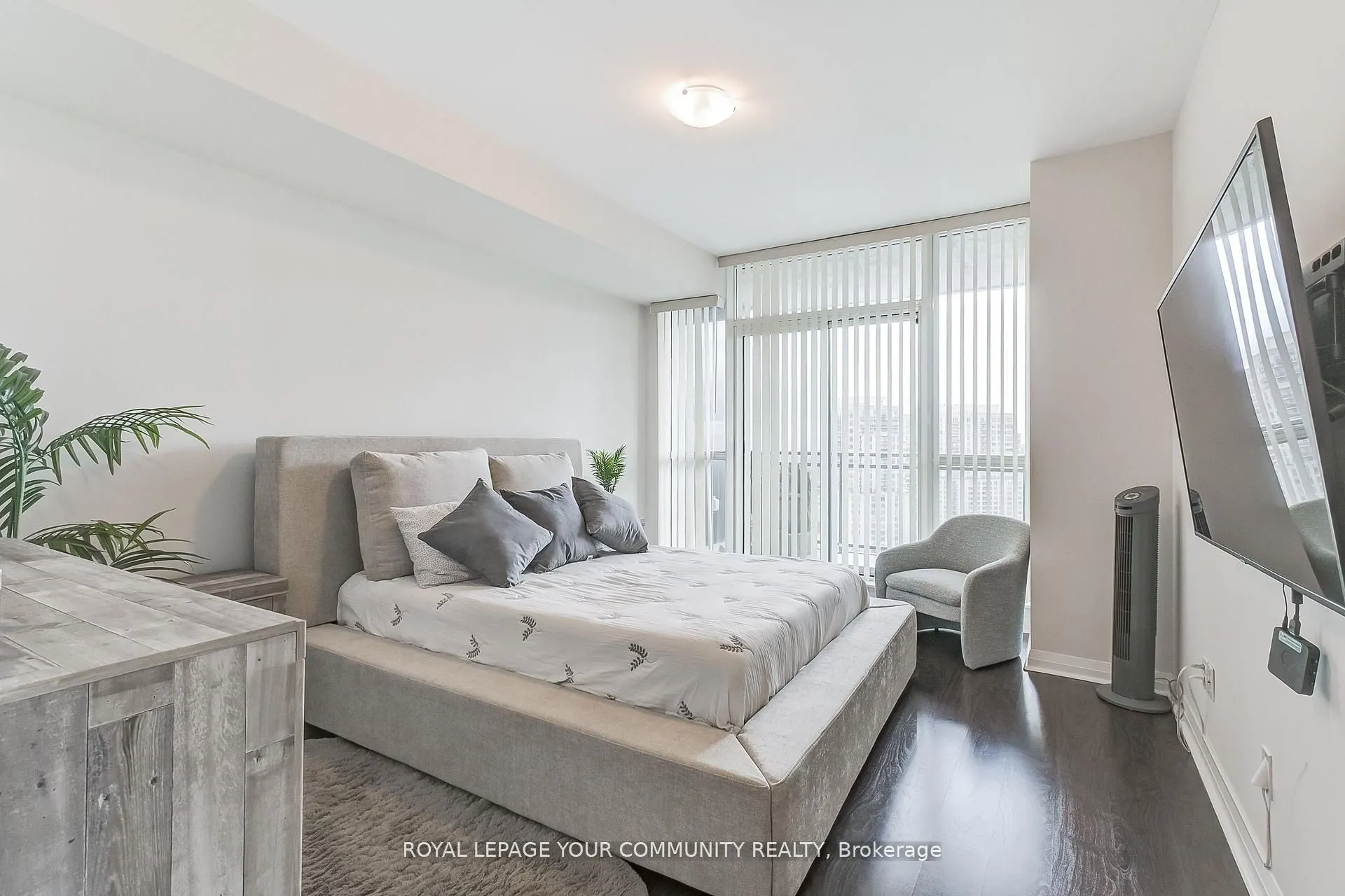 75 Eglinton Avenue W, #2702