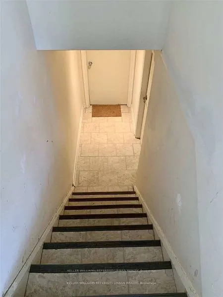 9 Delroy Drive