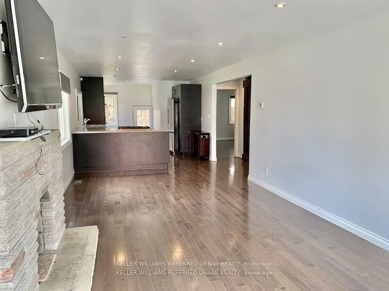 9 Delroy Drive