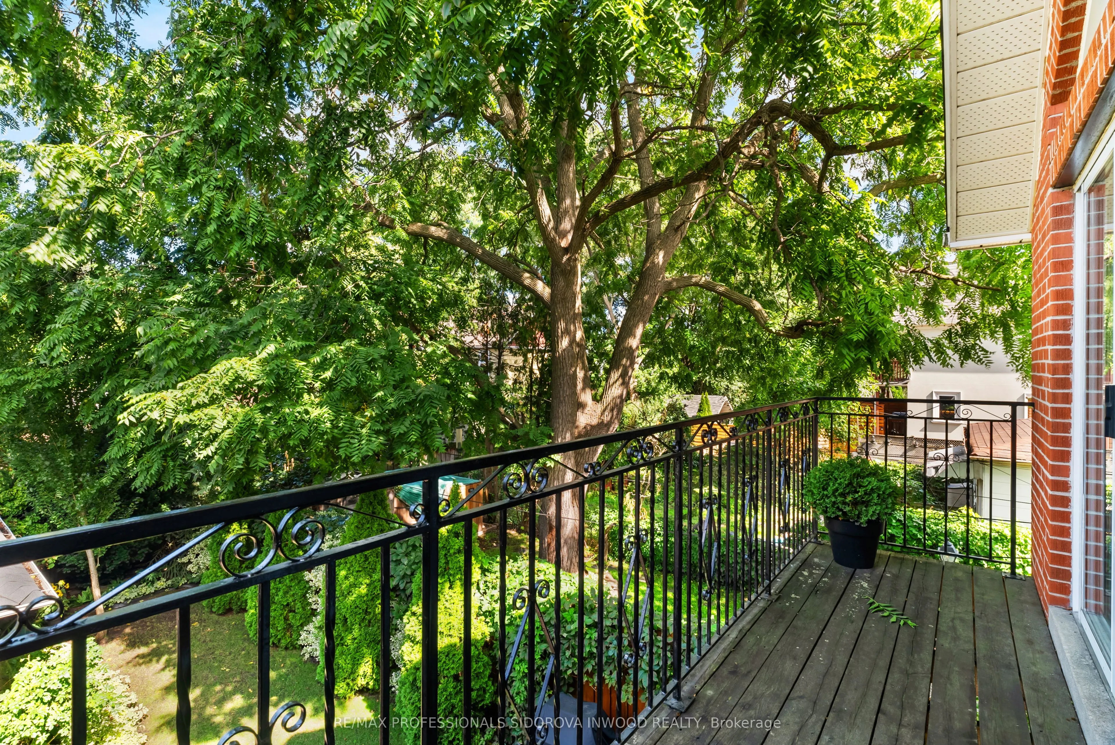 38 Warren Crescent