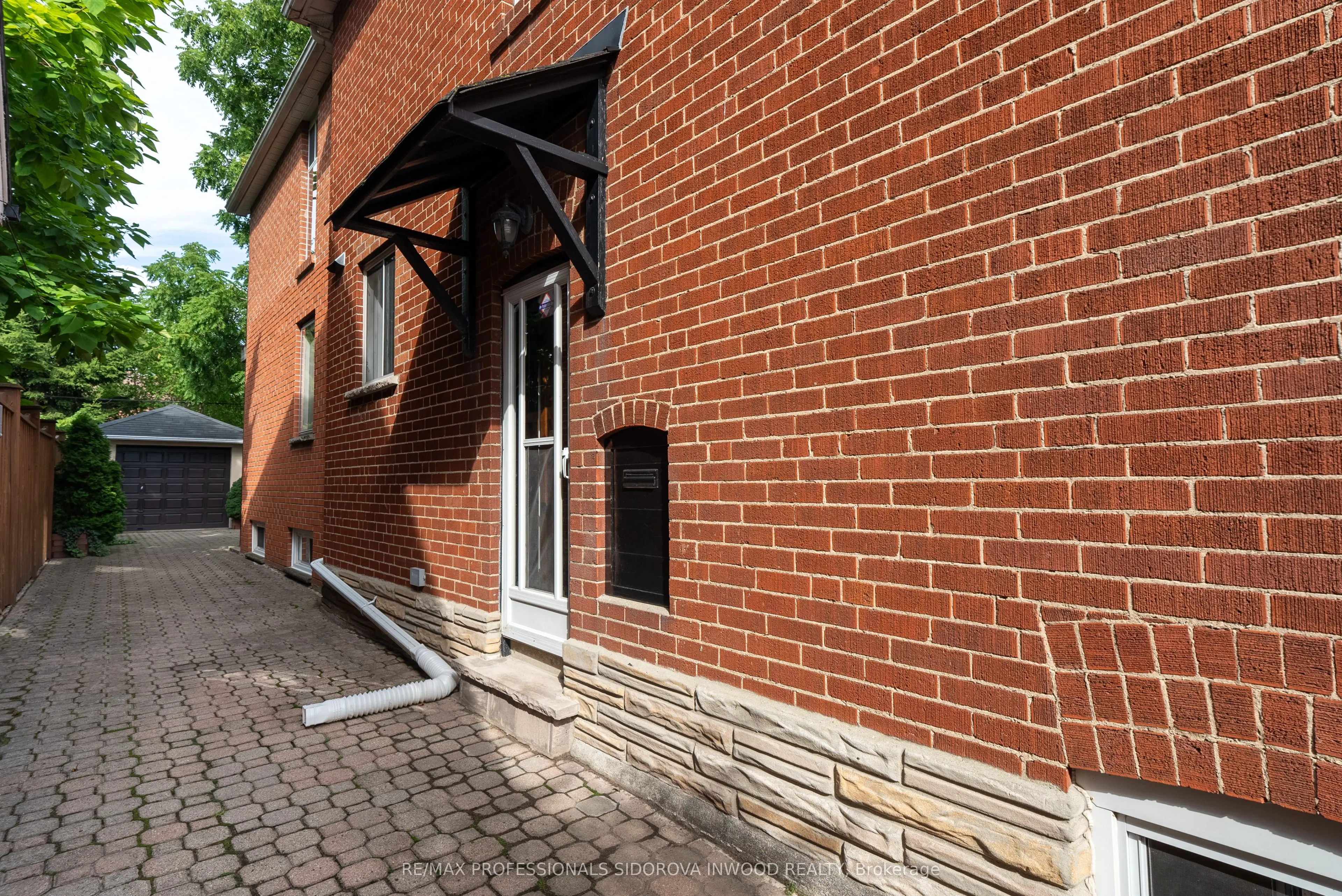 38 Warren Crescent