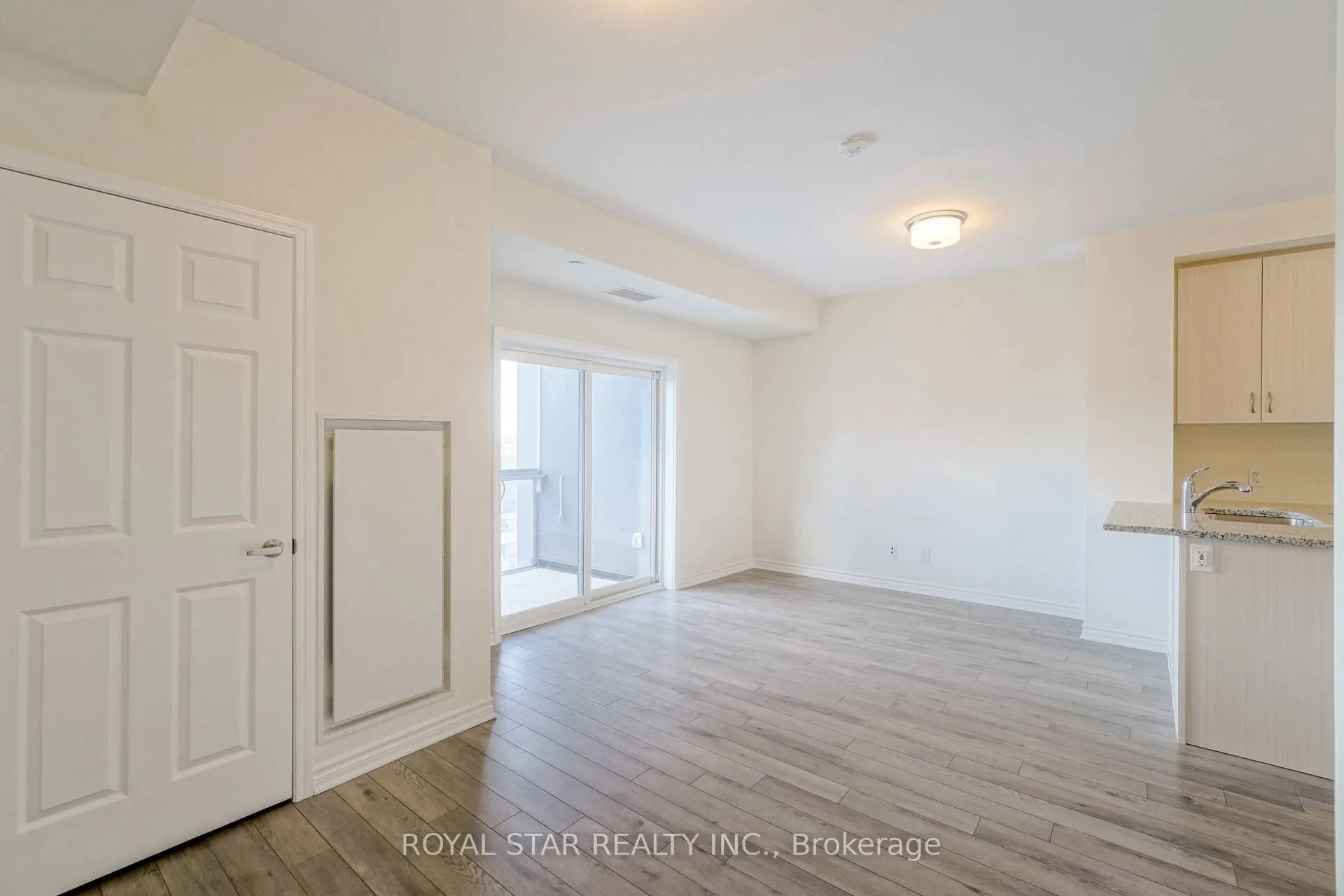 200 Lagerfeld Drive, #601