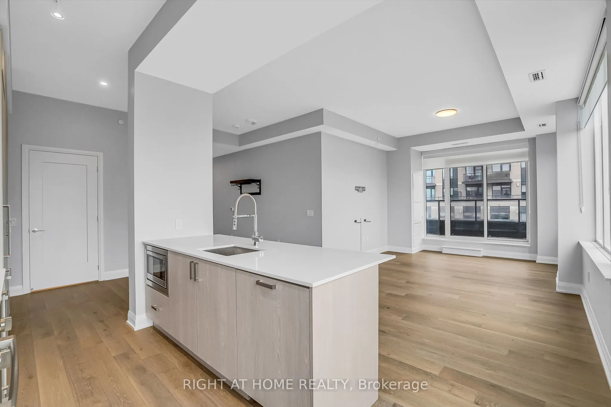 293 The Kingsway, #705