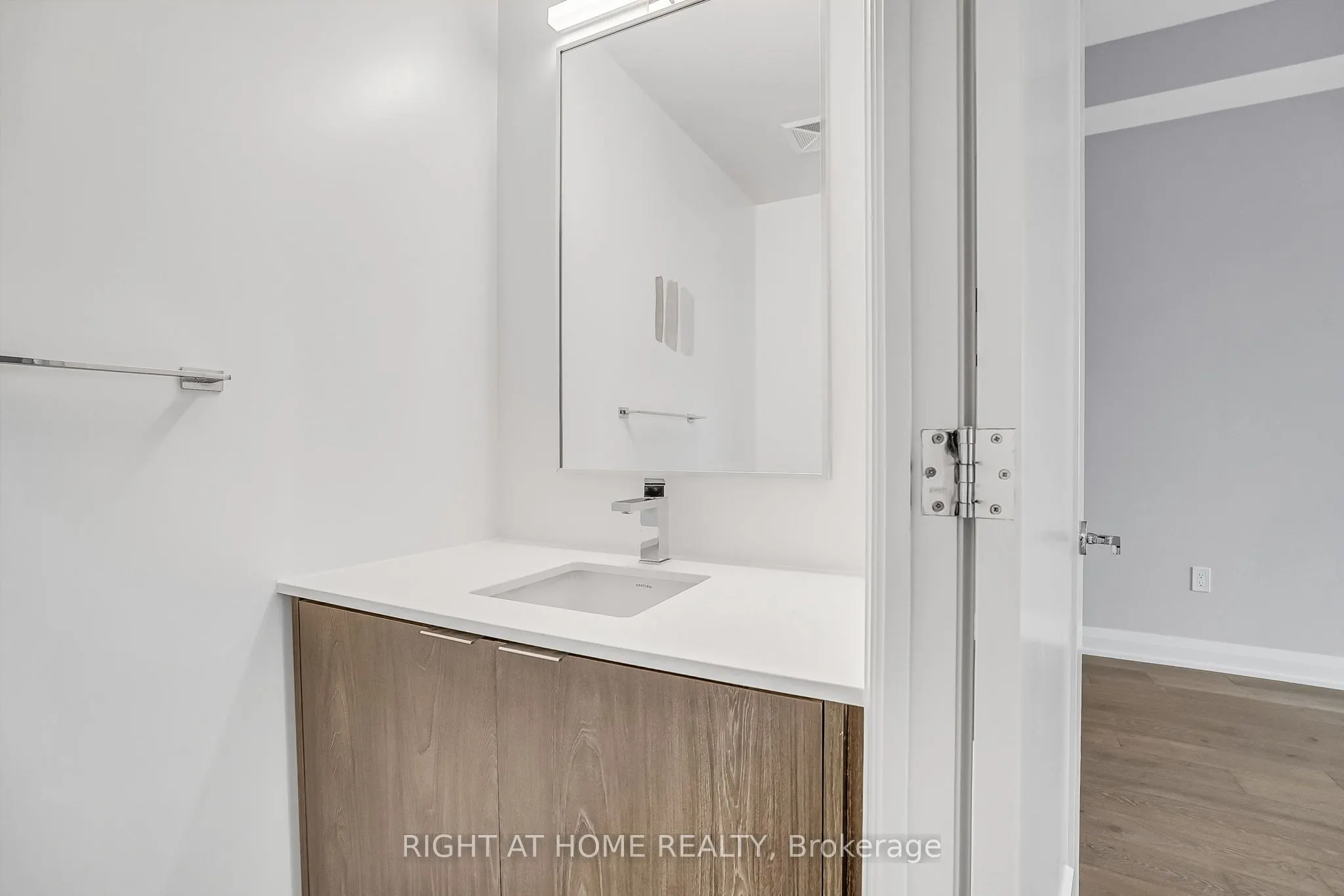 293 The Kingsway, #705
