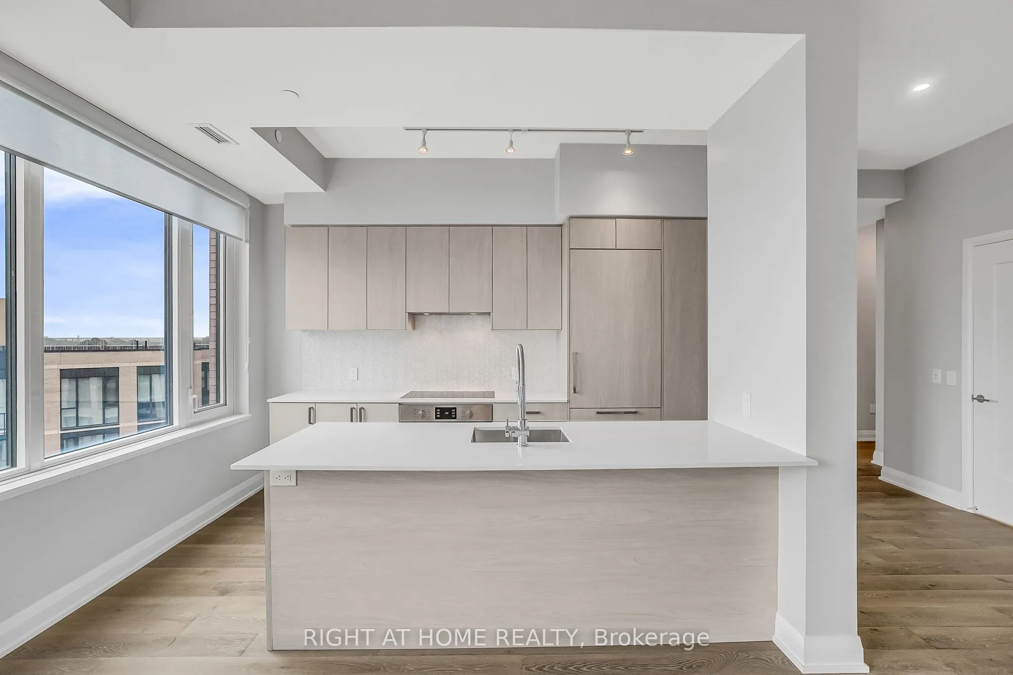293 The Kingsway, #705