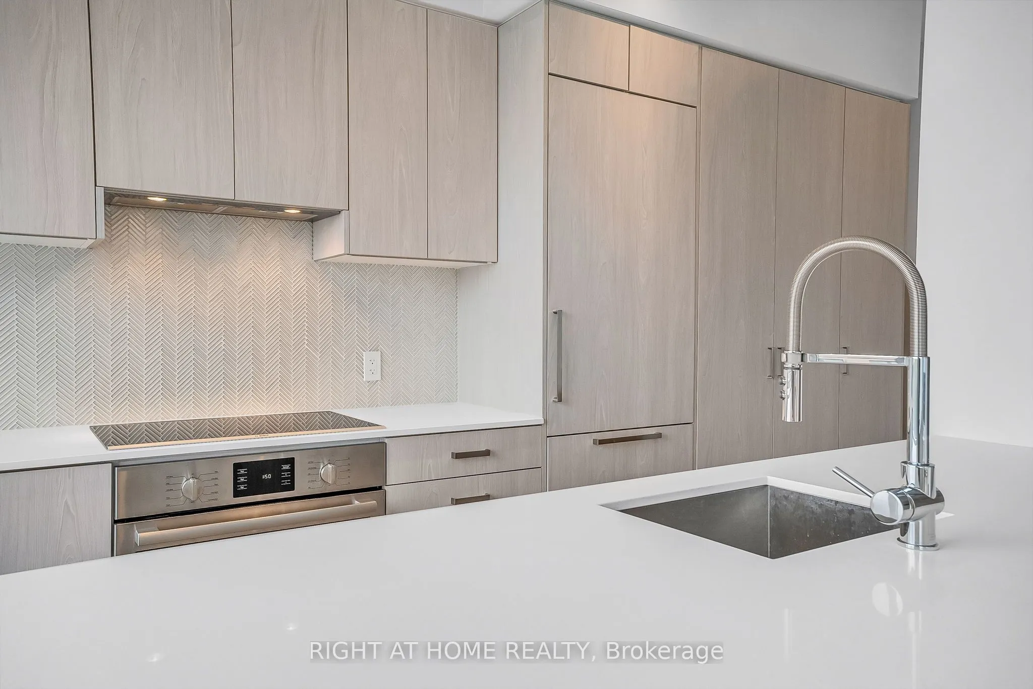 293 The Kingsway, #705