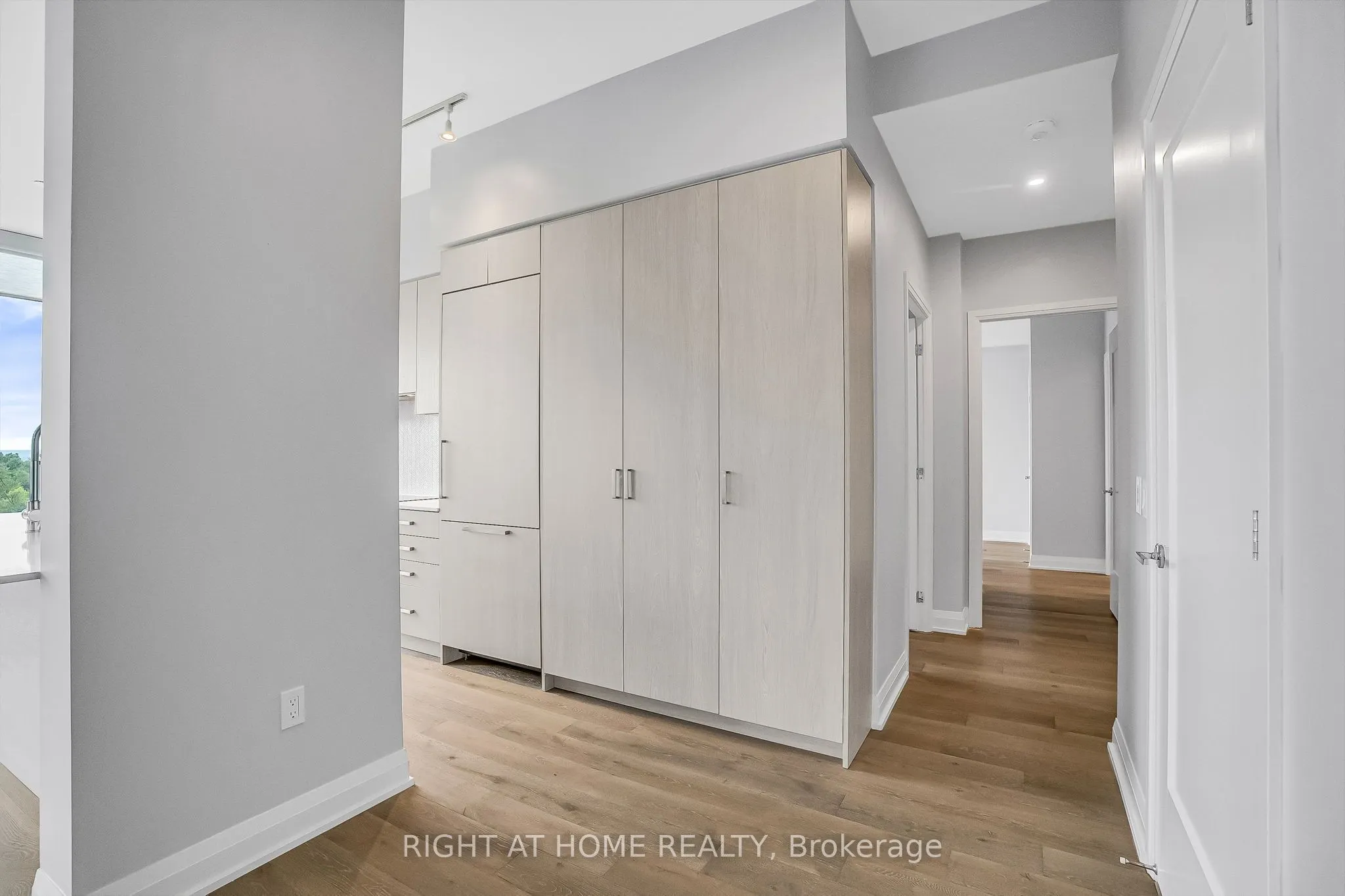 293 The Kingsway, #705