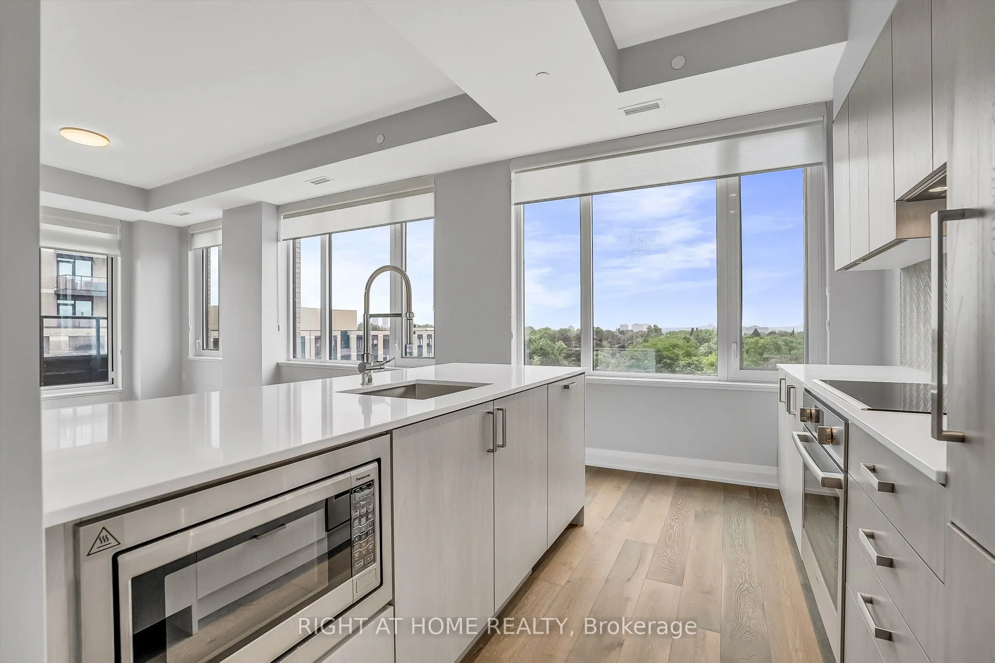 293 The Kingsway, #705