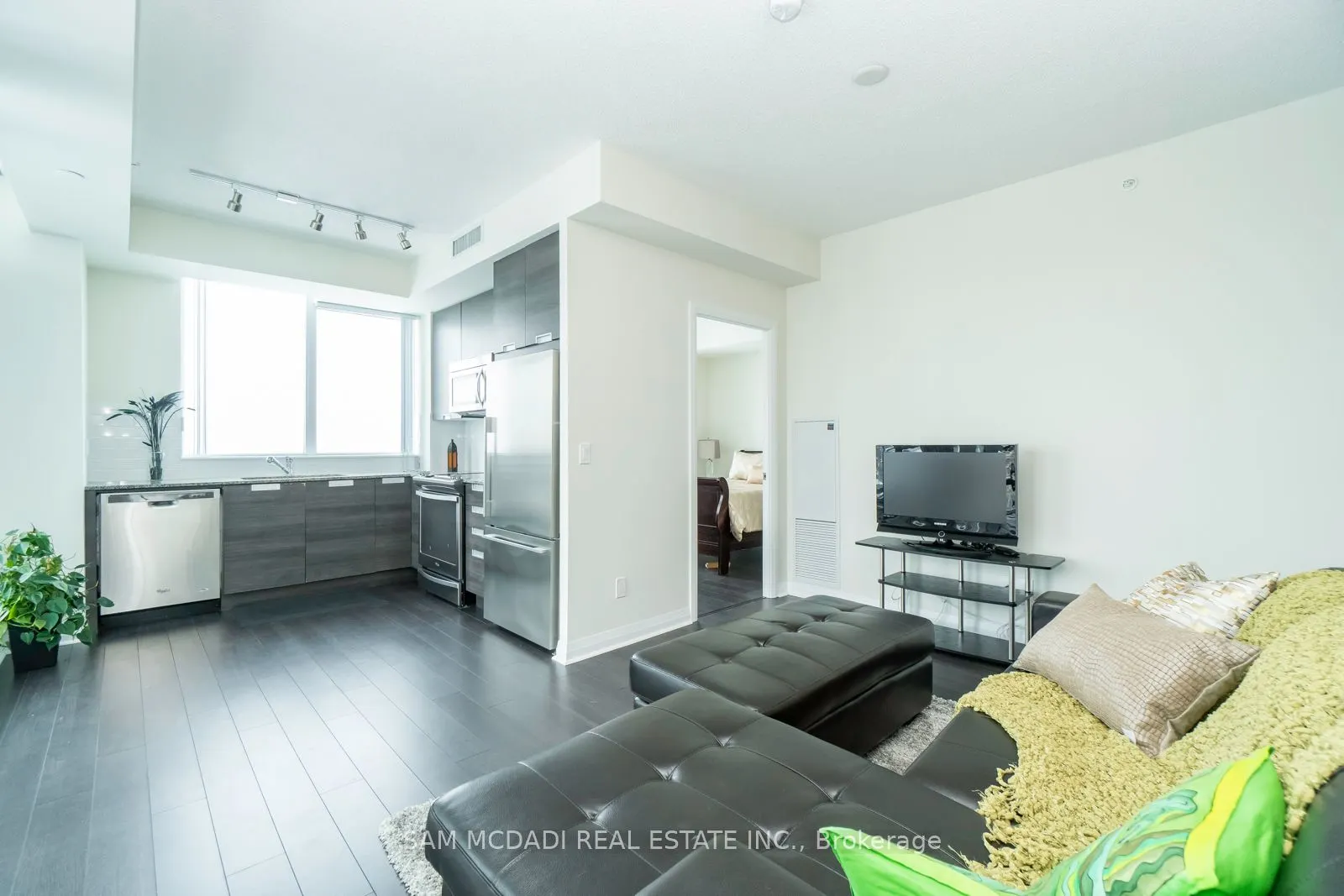 55 Eglinton Avenue W, #1504